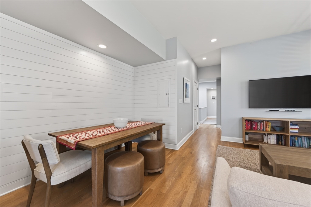 100 Webster St # 3