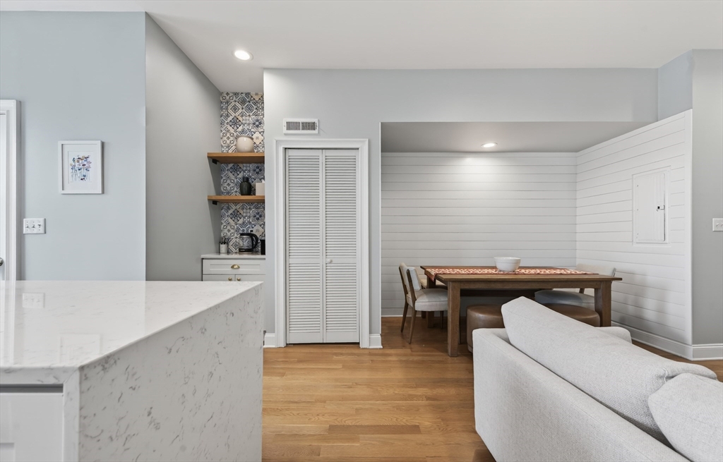 100 Webster St # 3