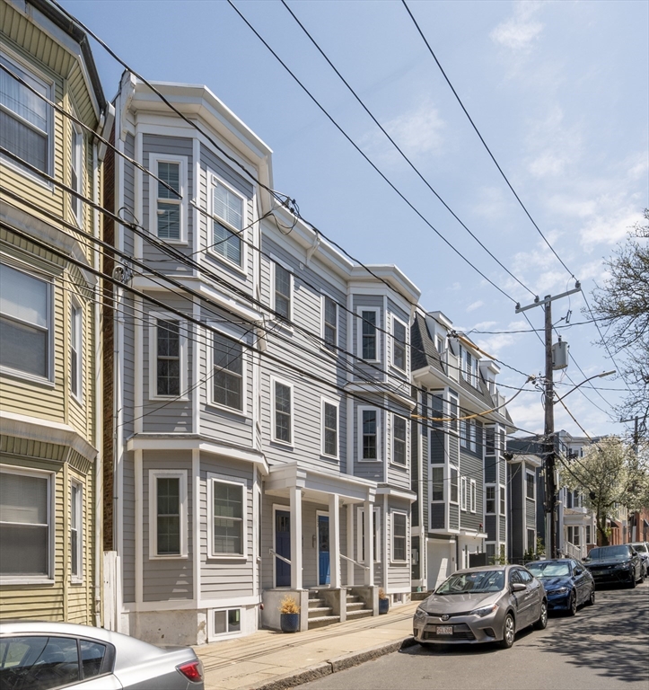 100 Webster St # 3