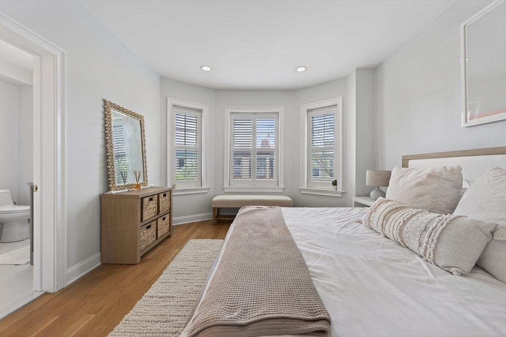 100 Webster St # 3