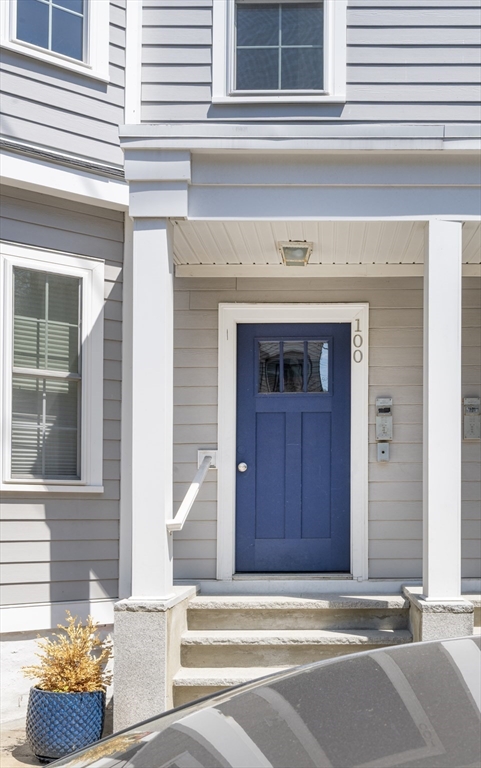 100 Webster St # 3