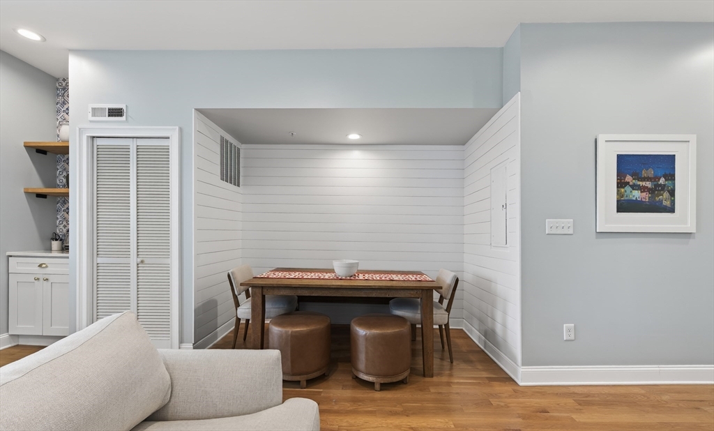100 Webster St # 3