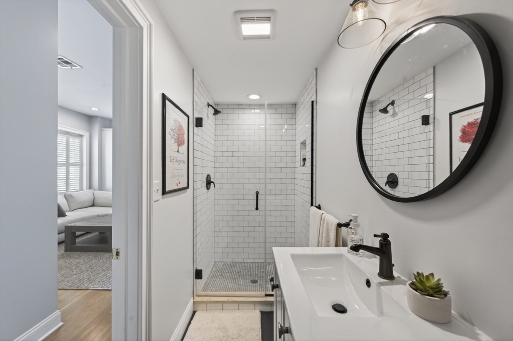 100 Webster St # 3