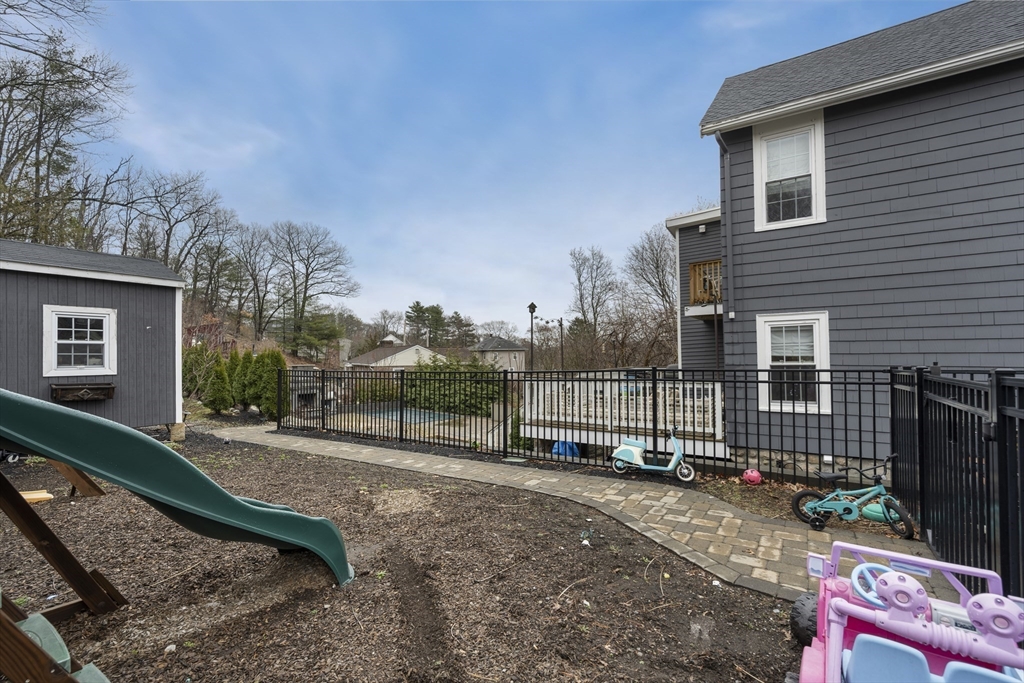 3 Fellsmere Ave