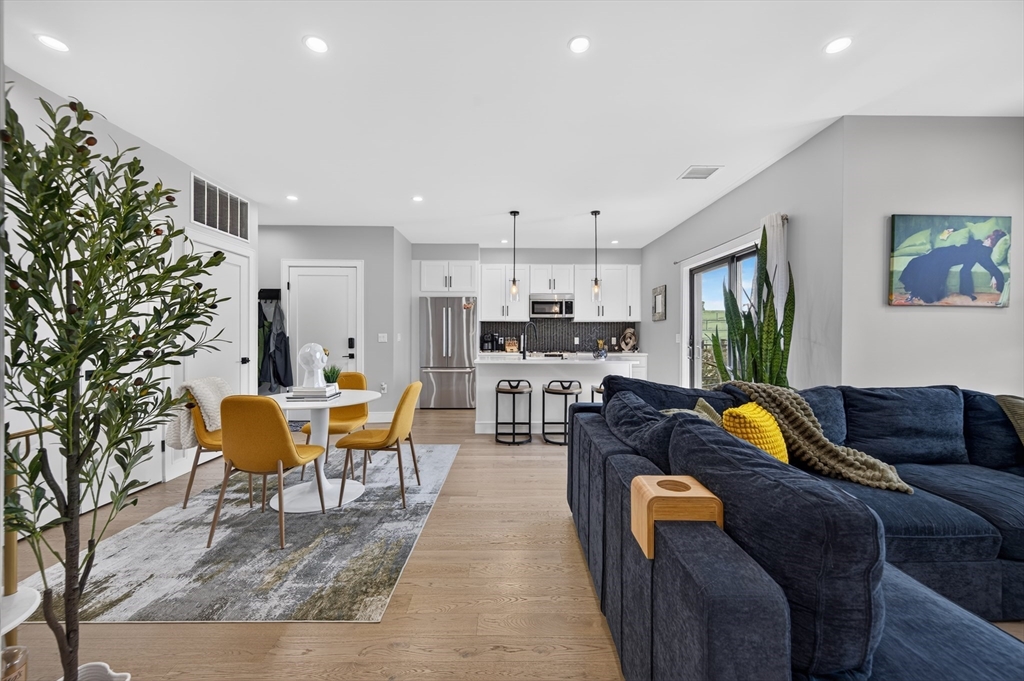 82 Moore St # 5