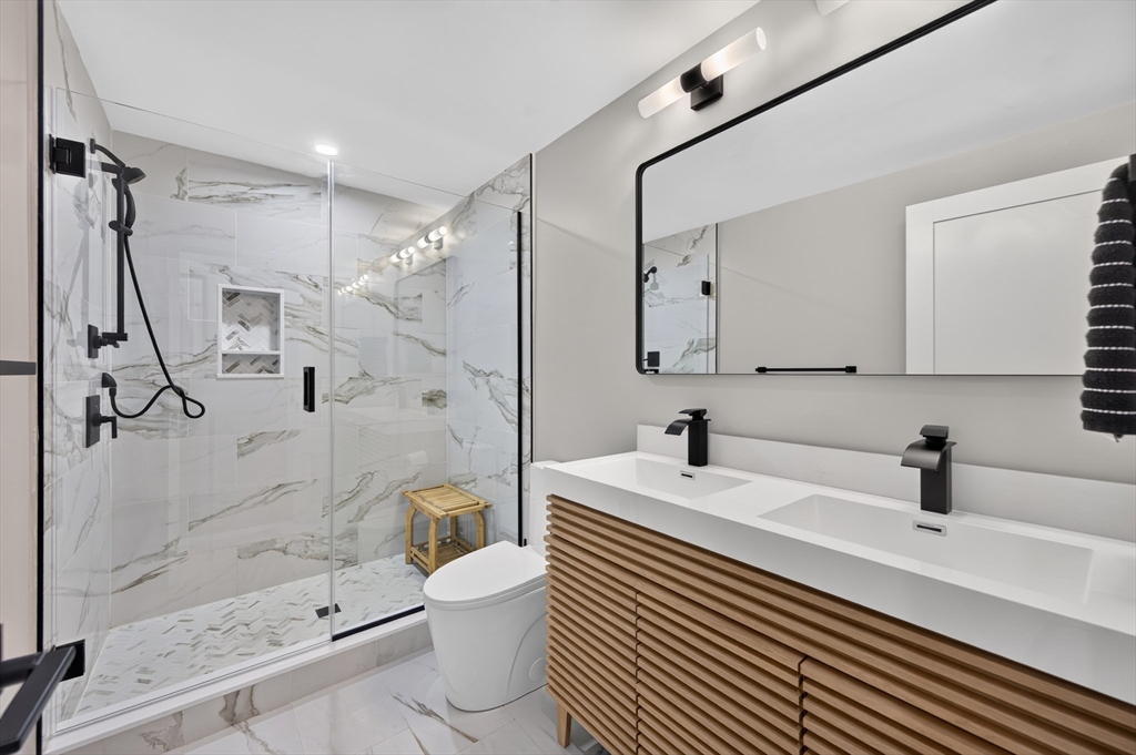 82 Moore St # 5
