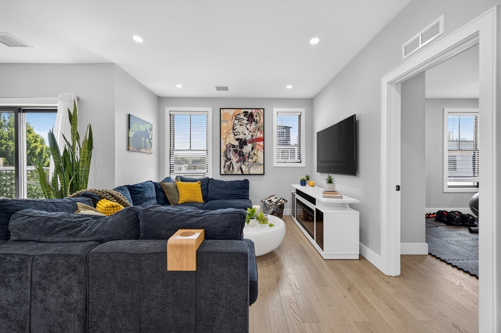 82 Moore St # 5