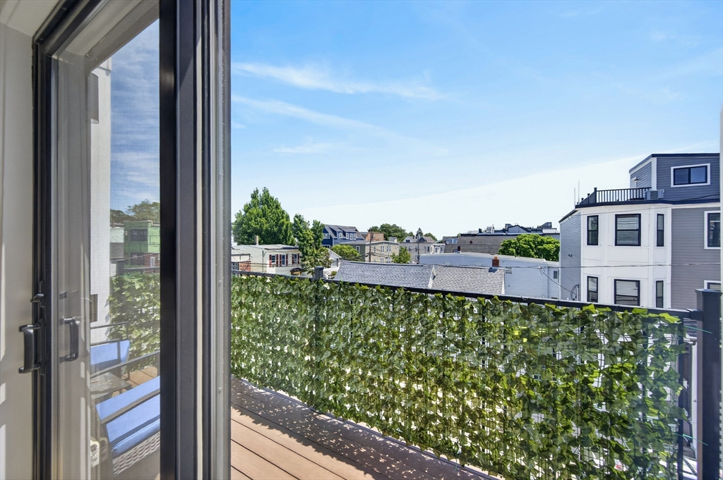 82 Moore St # 5