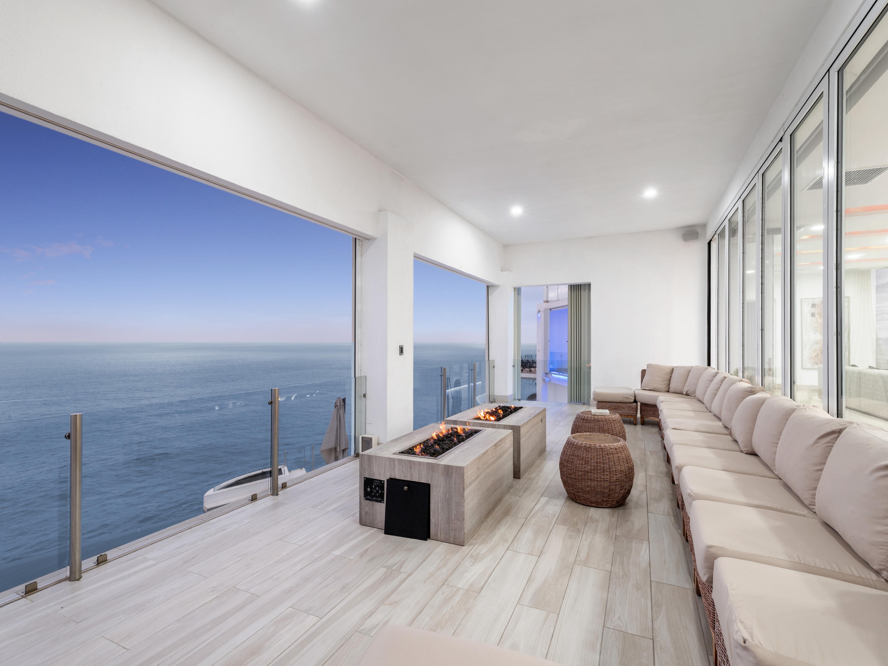 Manzana 26 Callejon de Los Ni, Villa Lands End