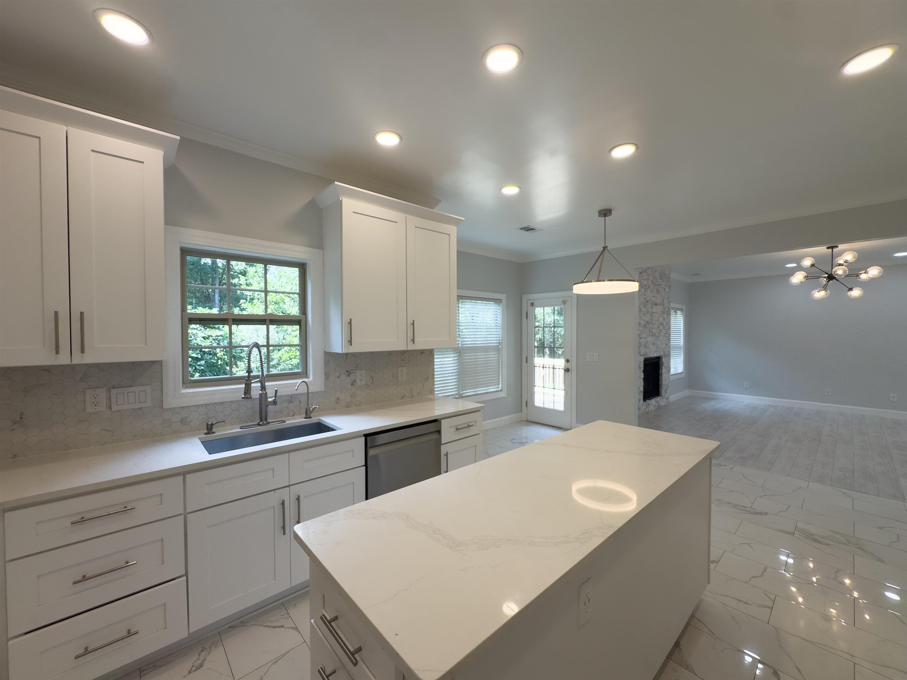 611 Pinery Lane