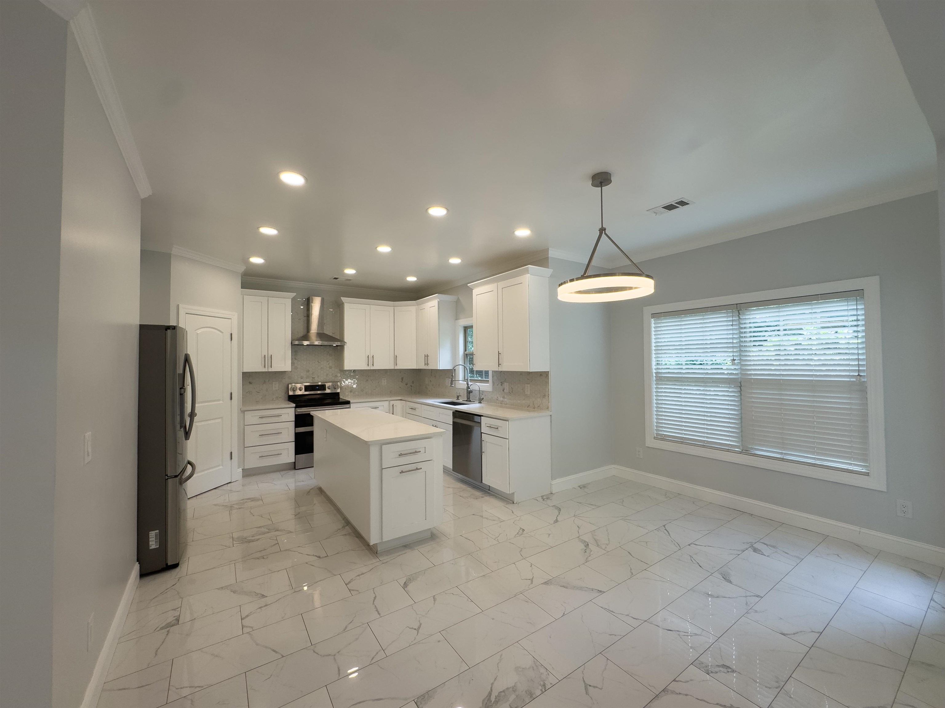 611 Pinery Lane