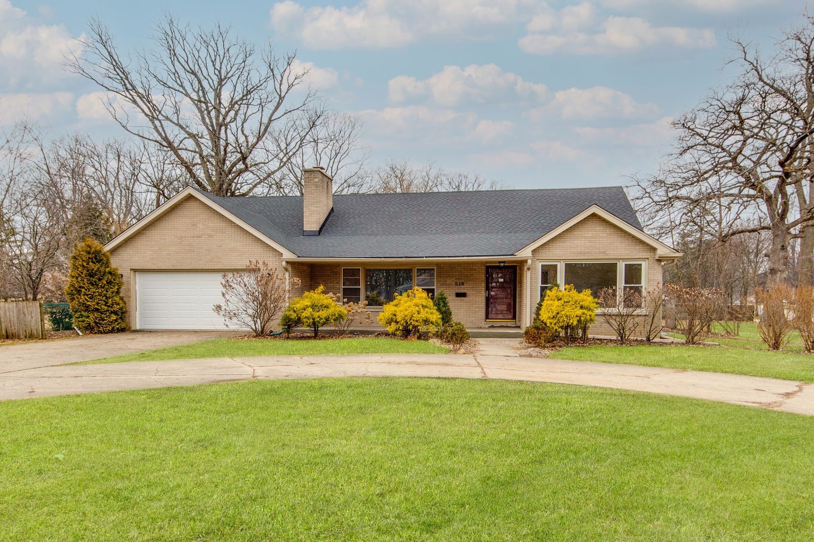 216 GREEN BAY Road