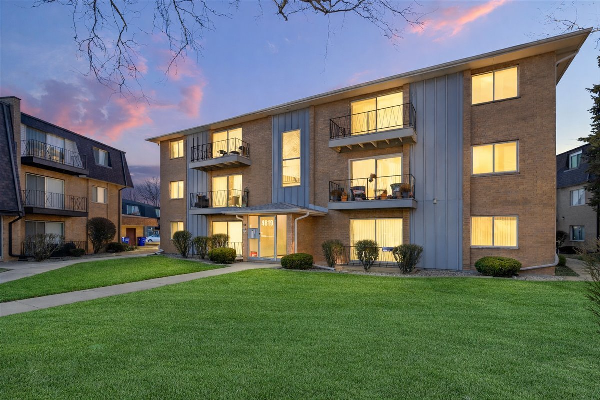 4819 W 109th Street Unit: 3-103