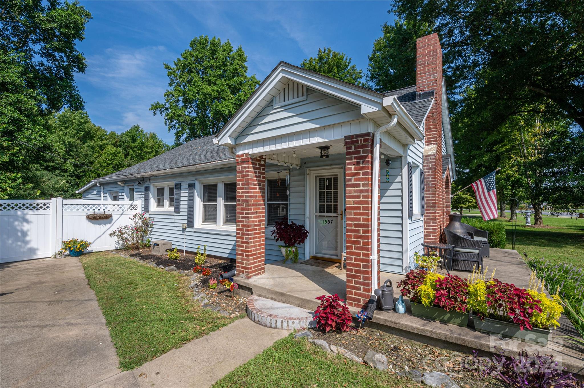 1537 N Piedmont Avenue