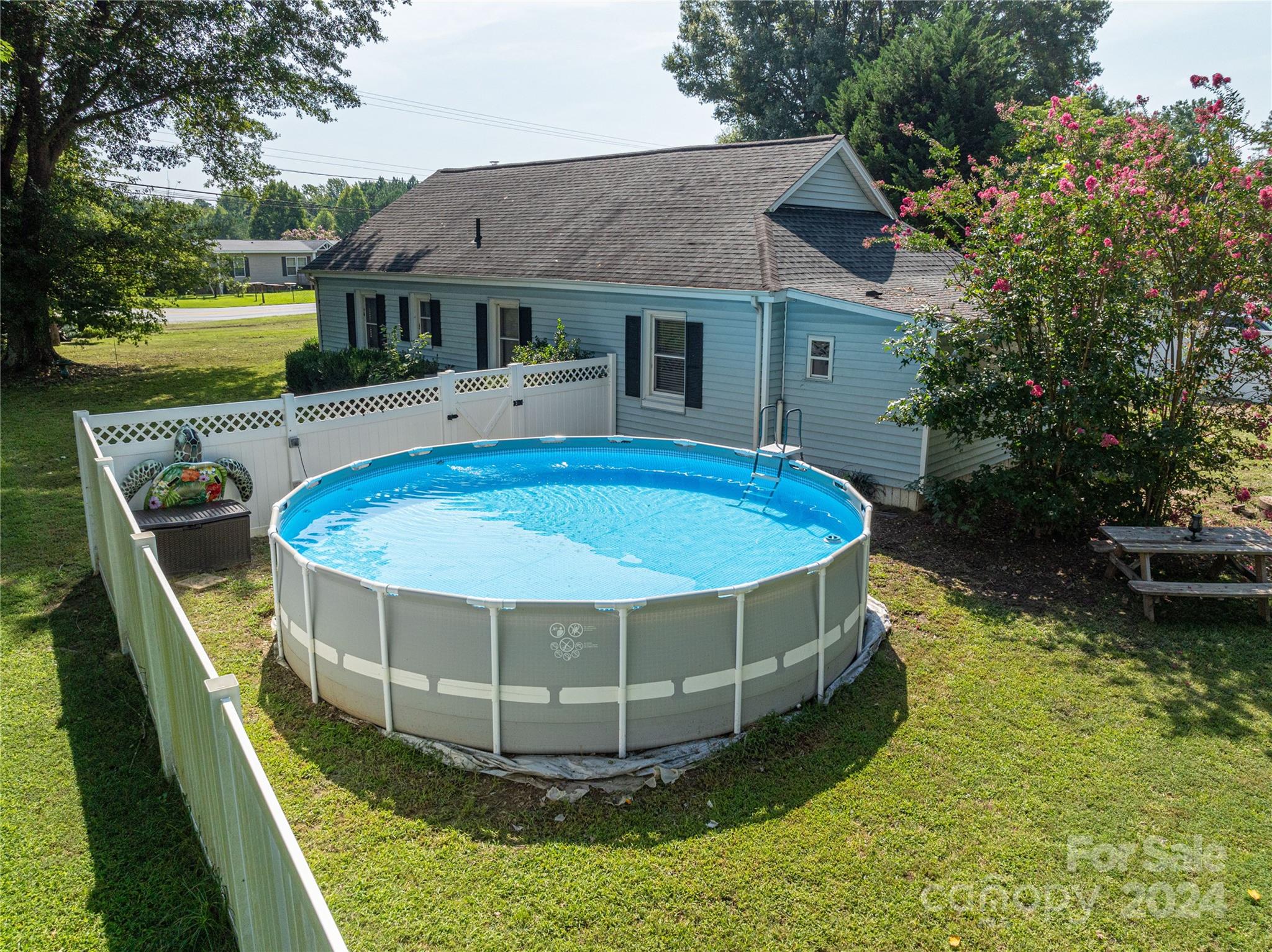 1537 N Piedmont Avenue