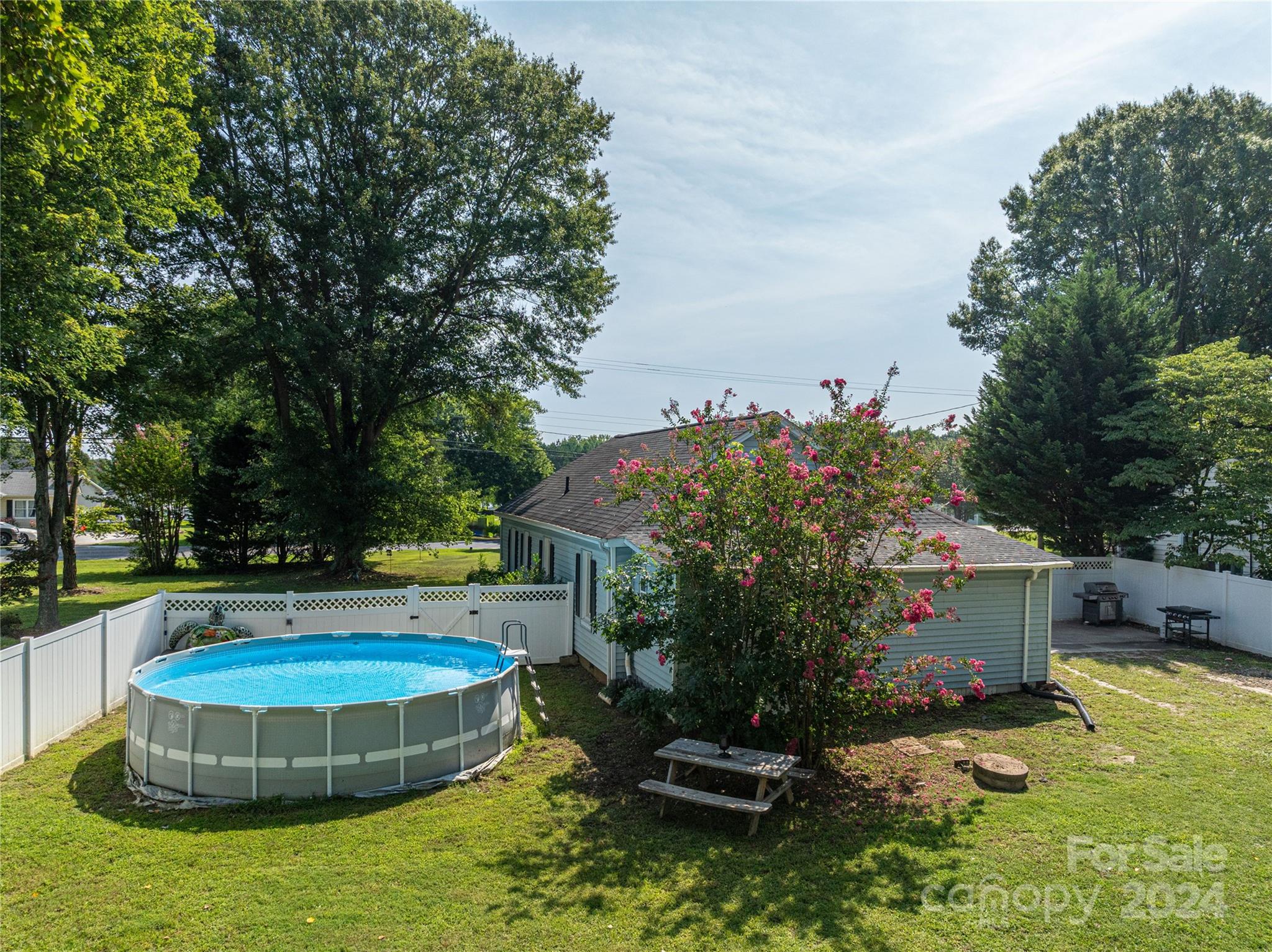 1537 N Piedmont Avenue