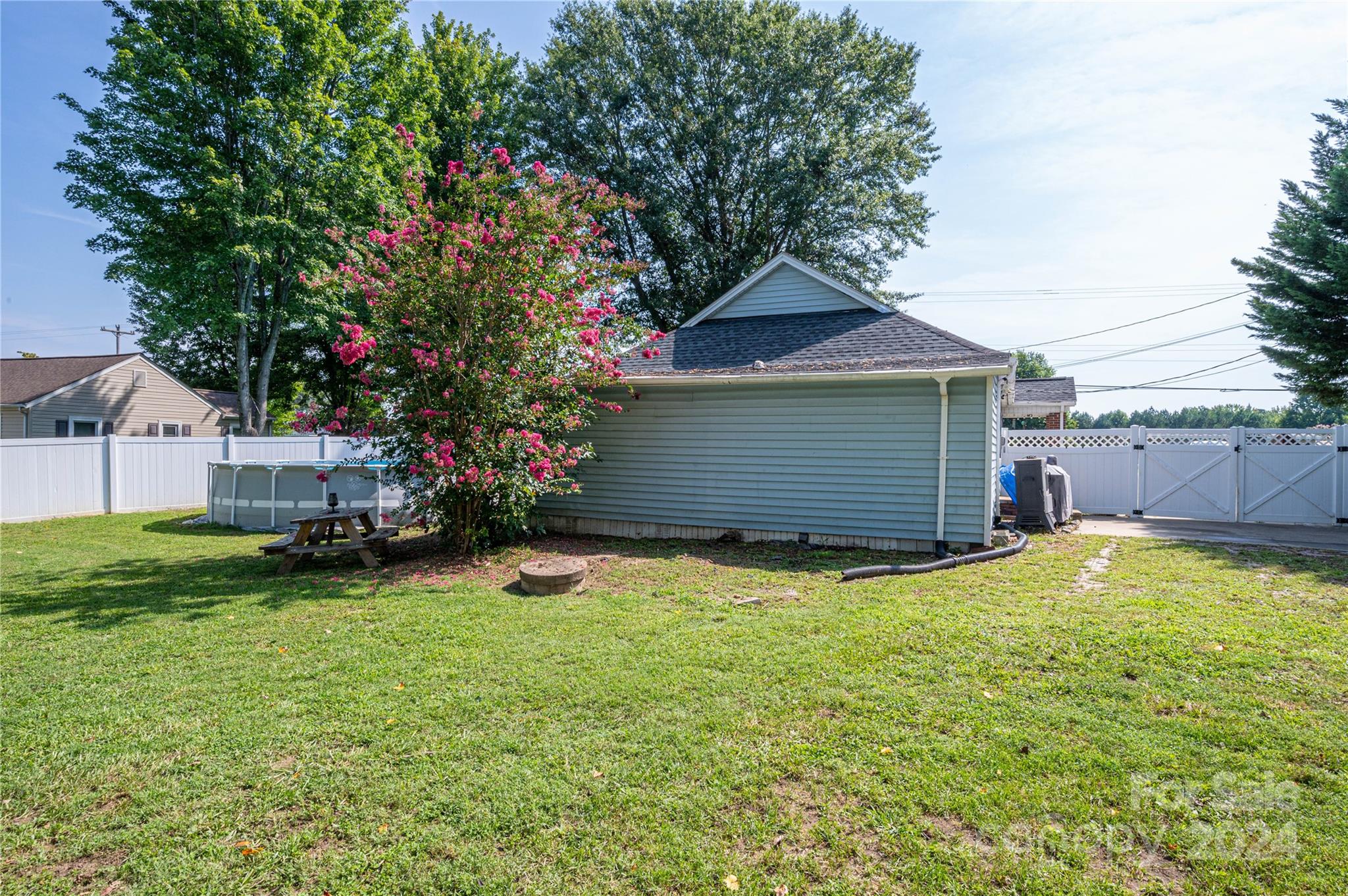 1537 N Piedmont Avenue