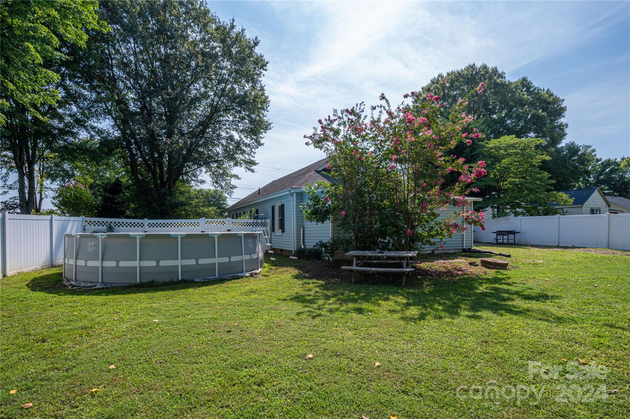 1537 N Piedmont Avenue