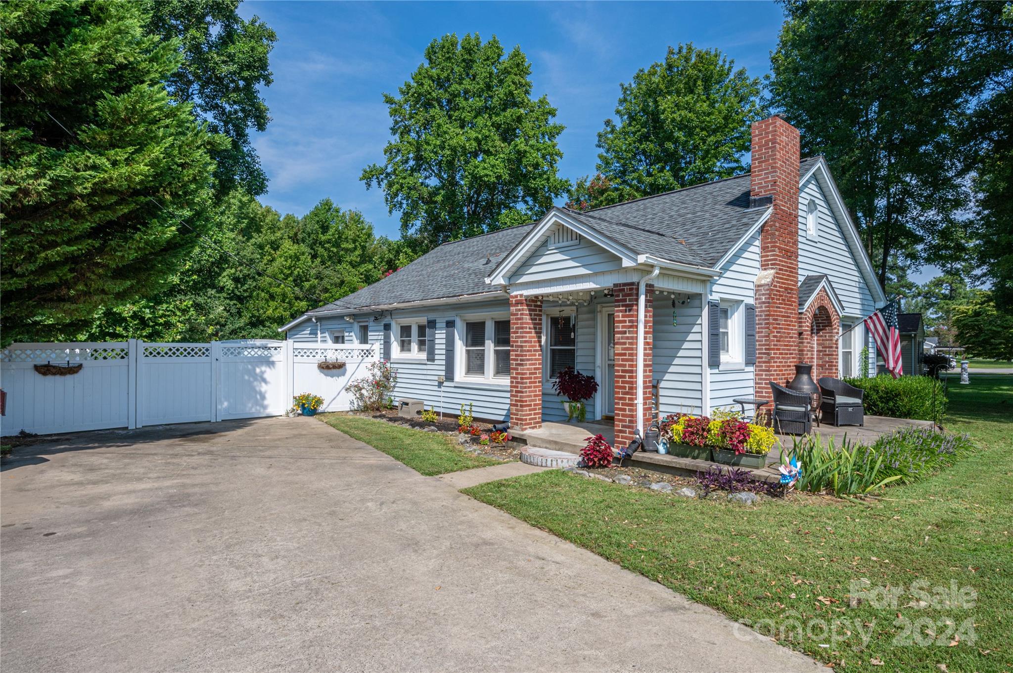 1537 N Piedmont Avenue