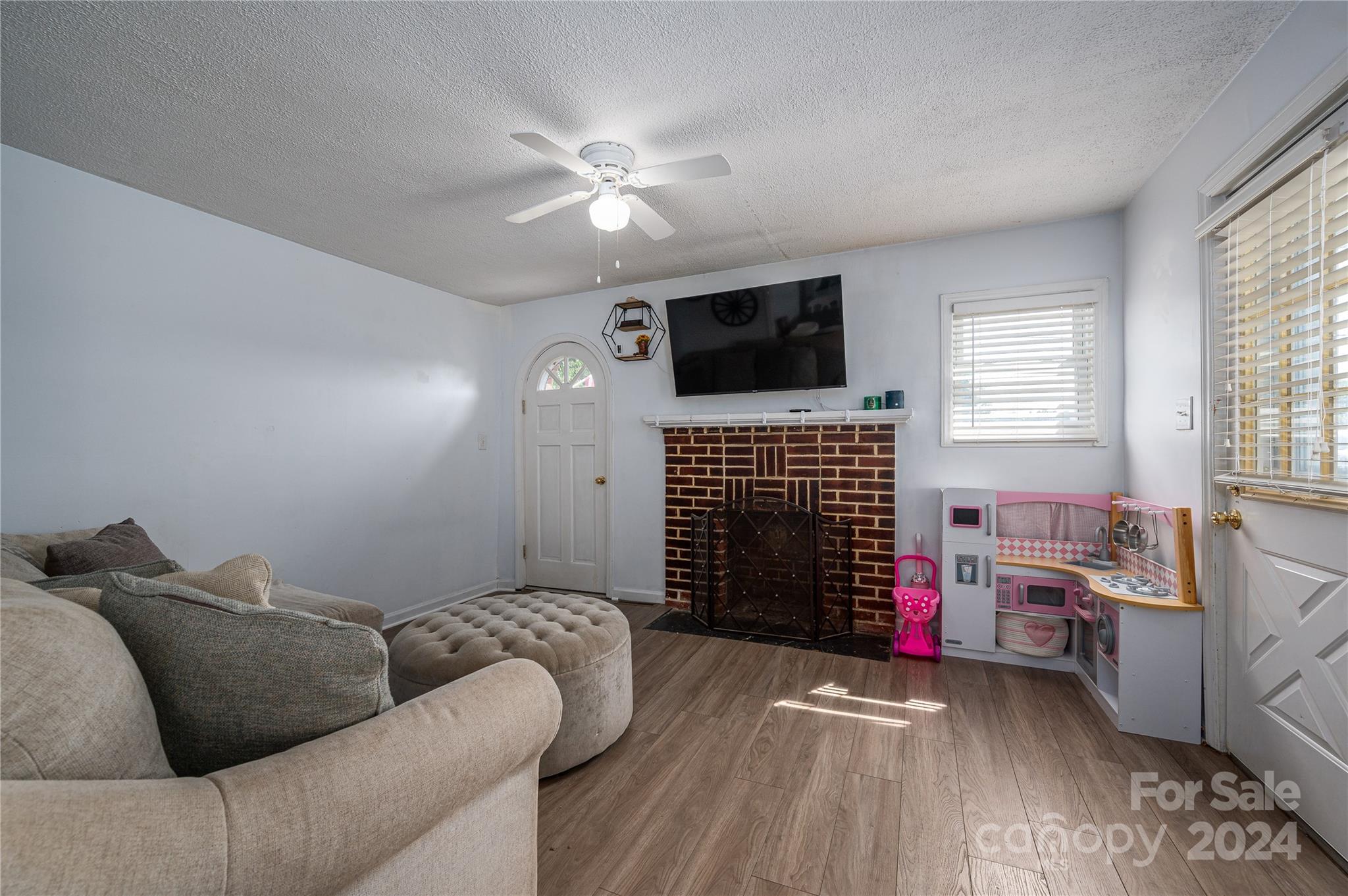 1537 N Piedmont Avenue
