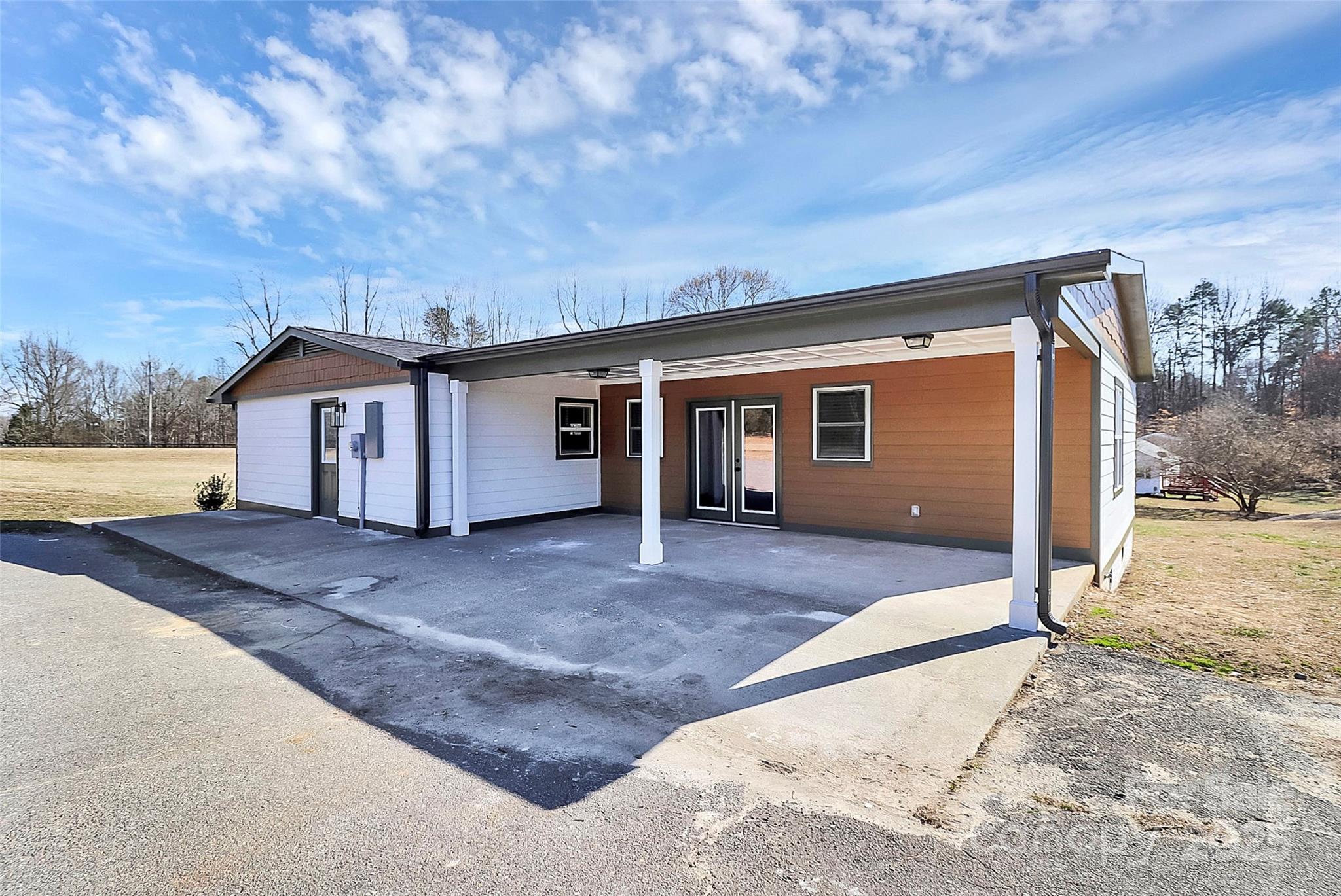 2159 Greenleaf Road