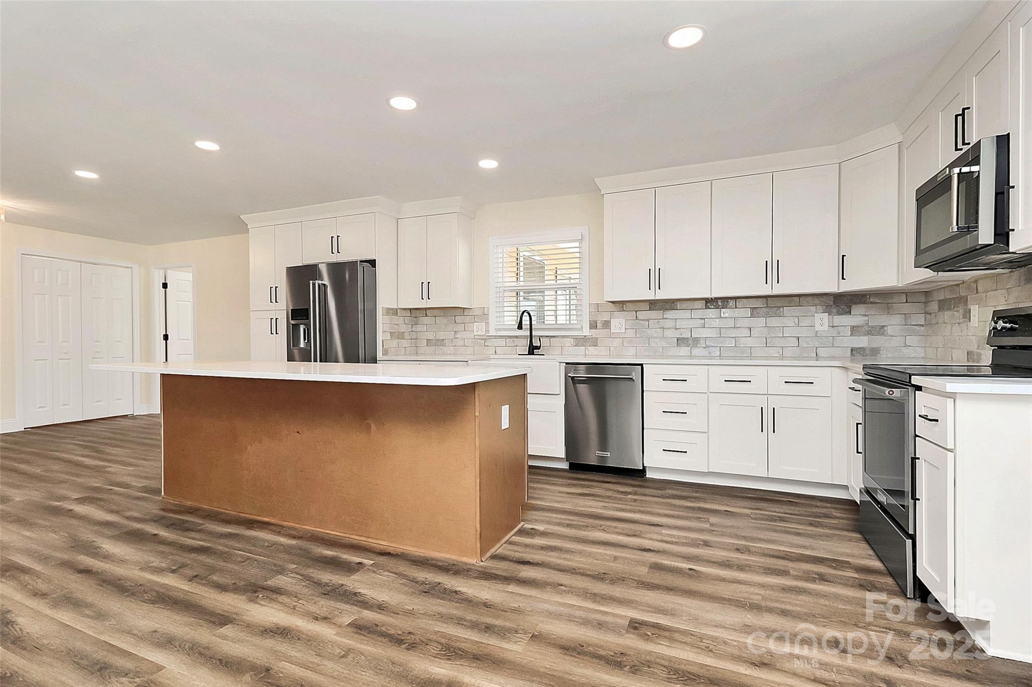 2159 Greenleaf Road