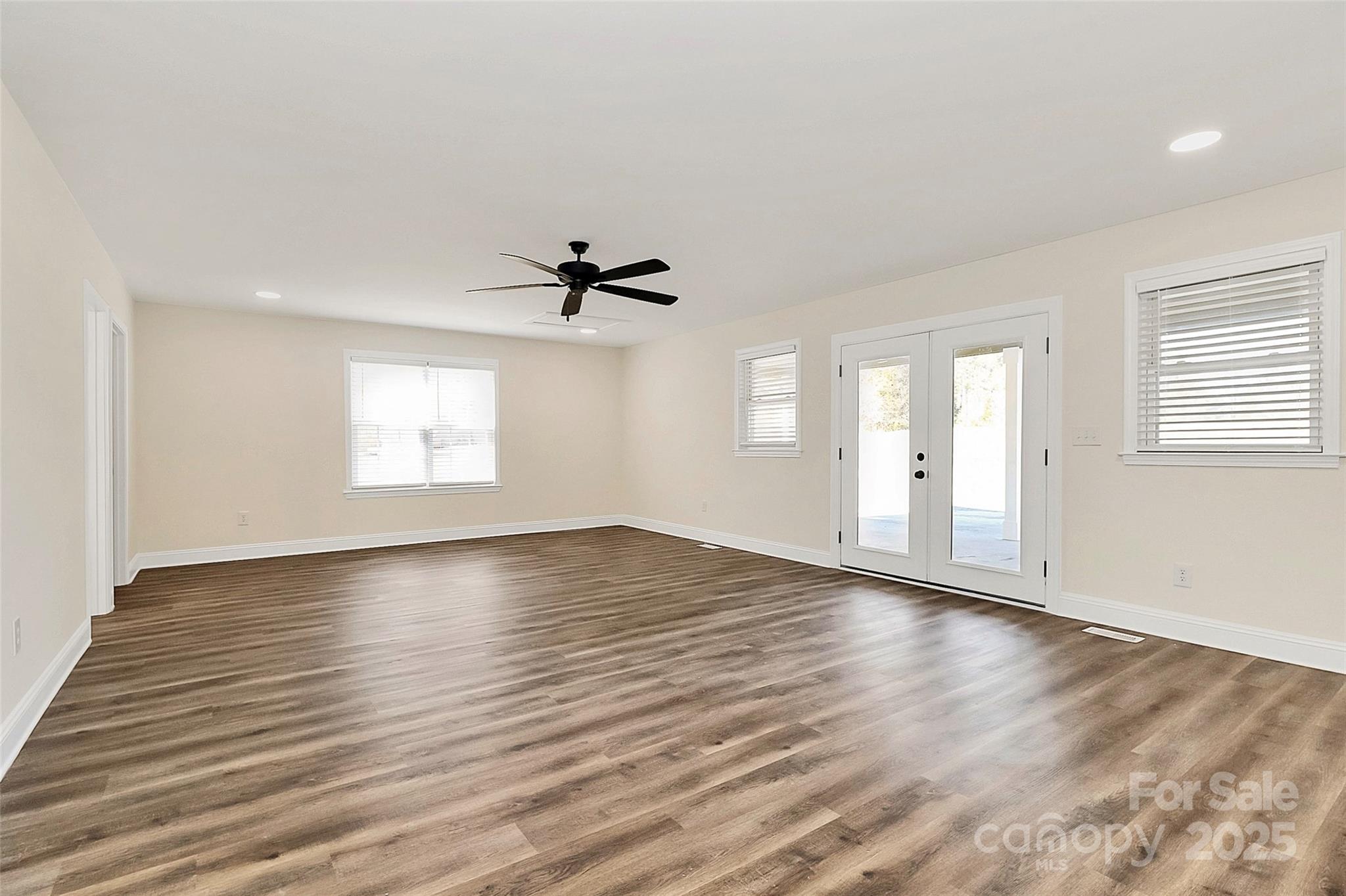 2159 Greenleaf Road