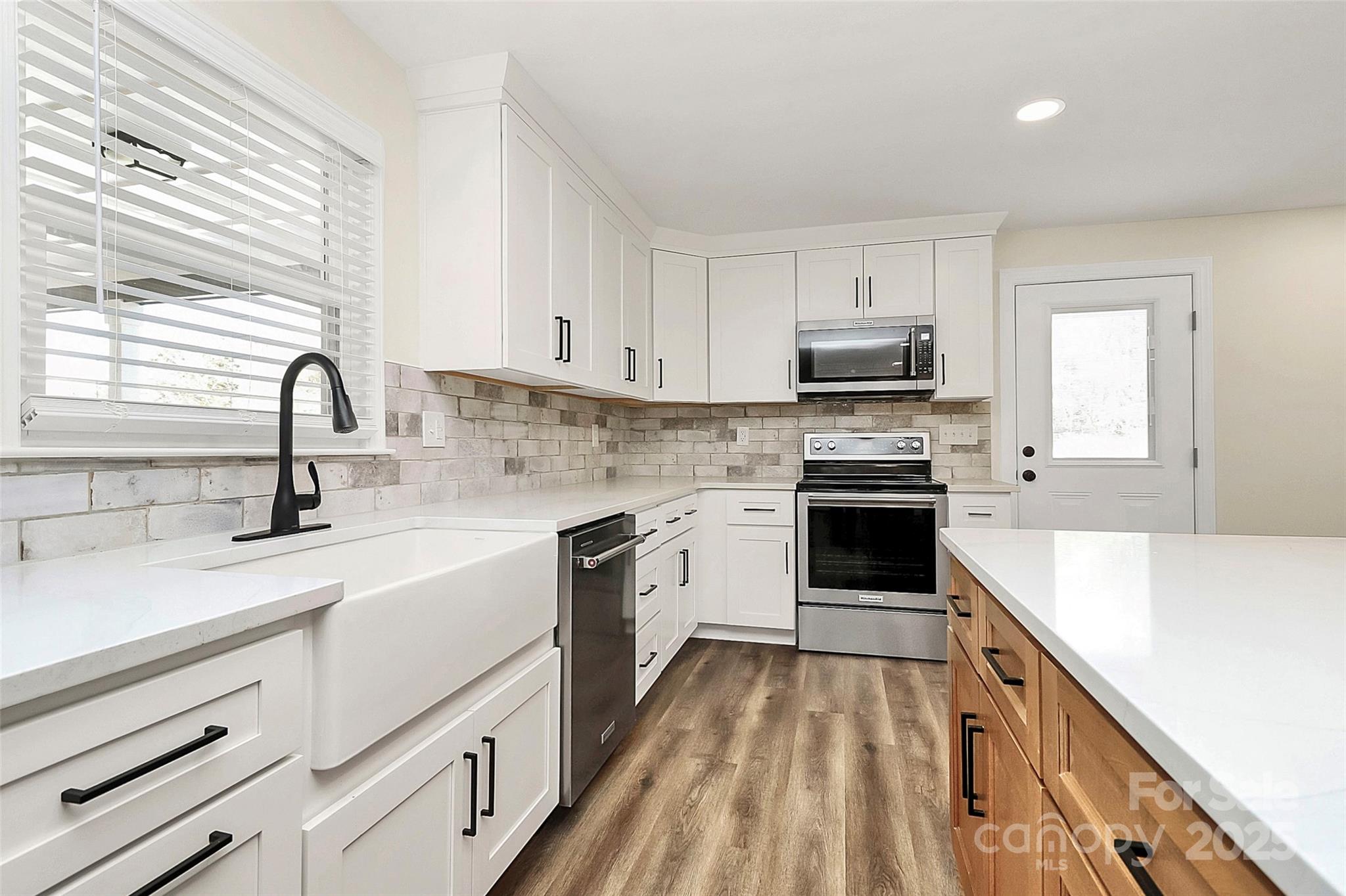 2159 Greenleaf Road