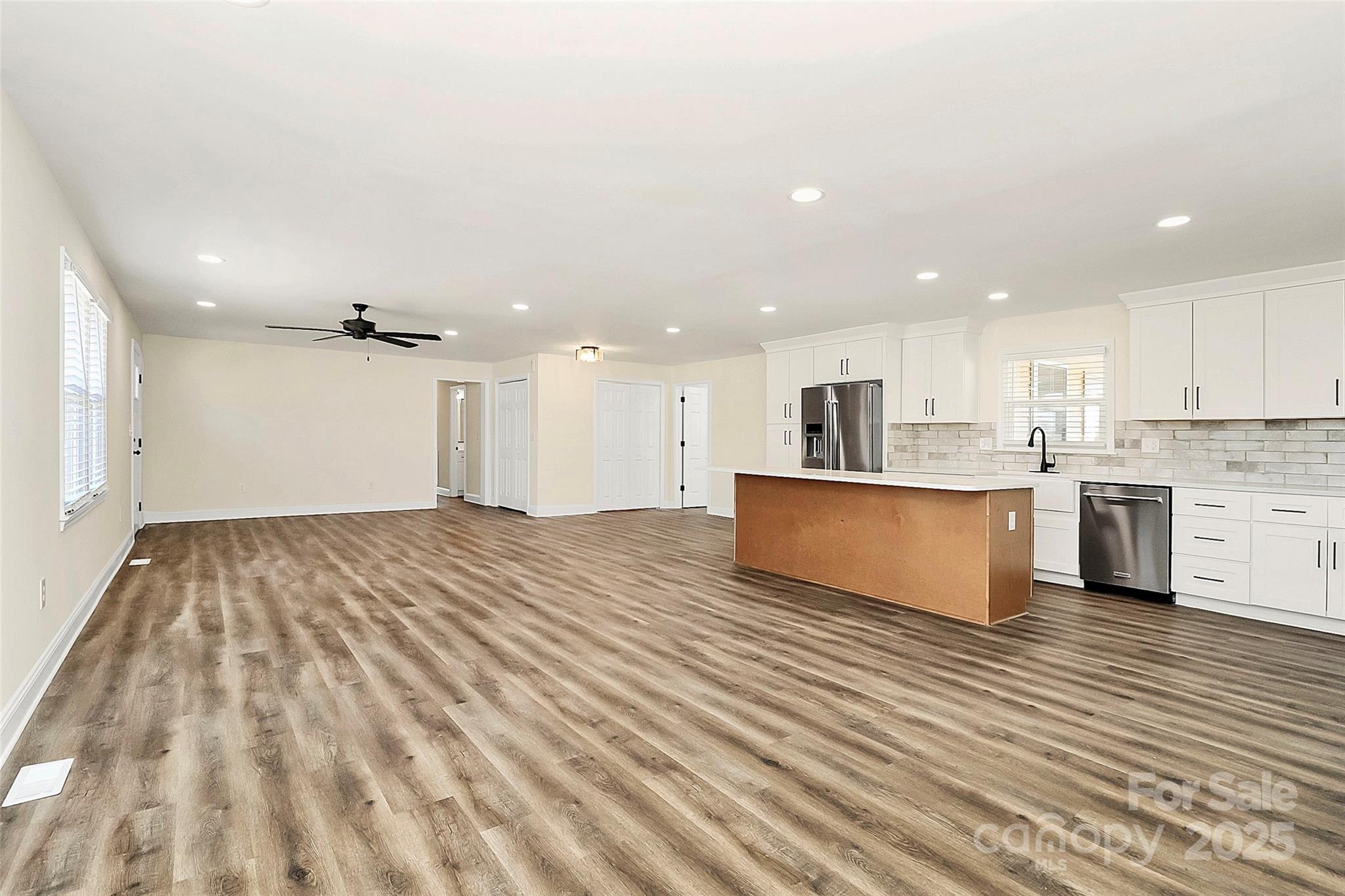 2159 Greenleaf Road