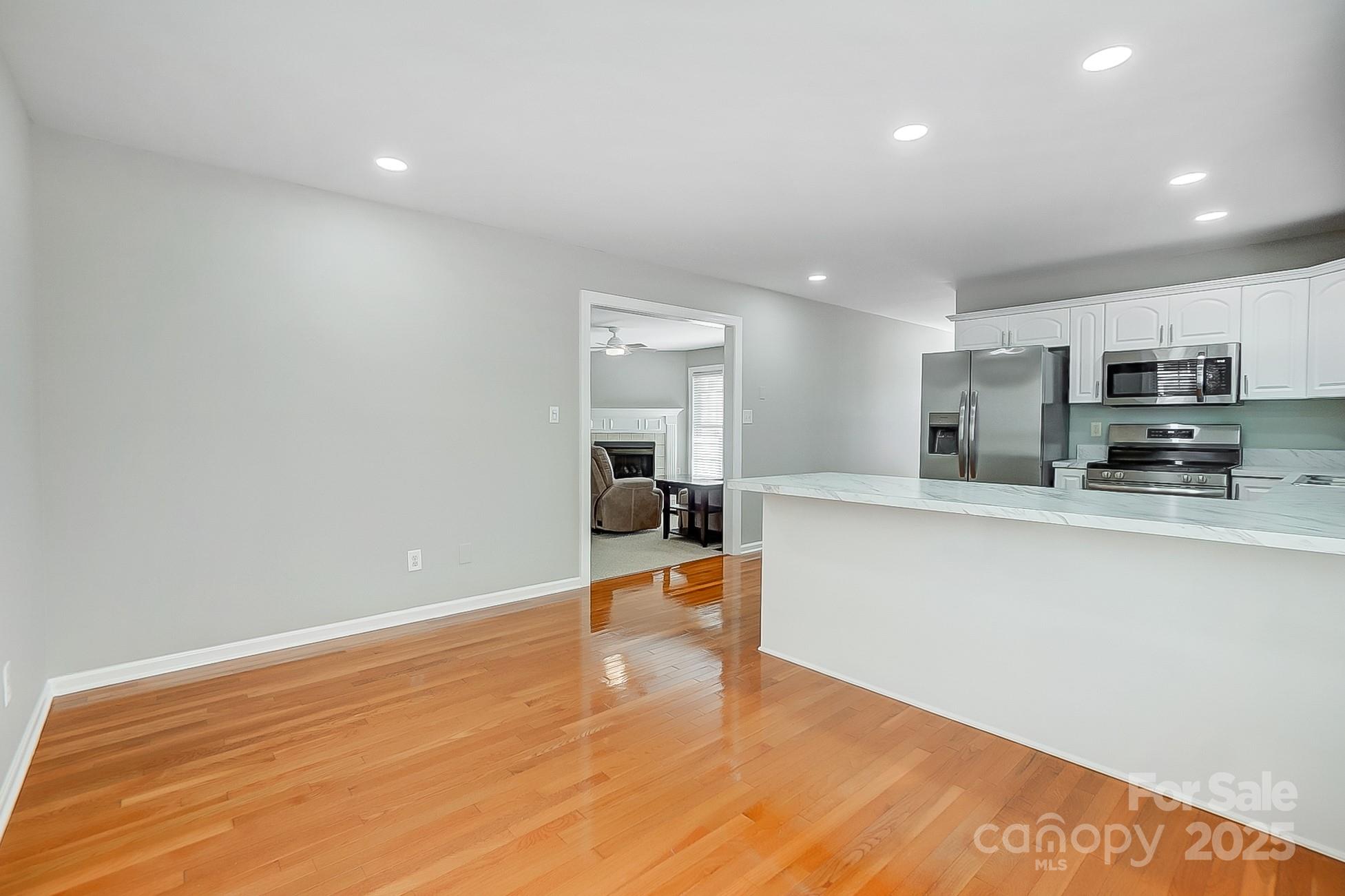 737 Sanside Drive