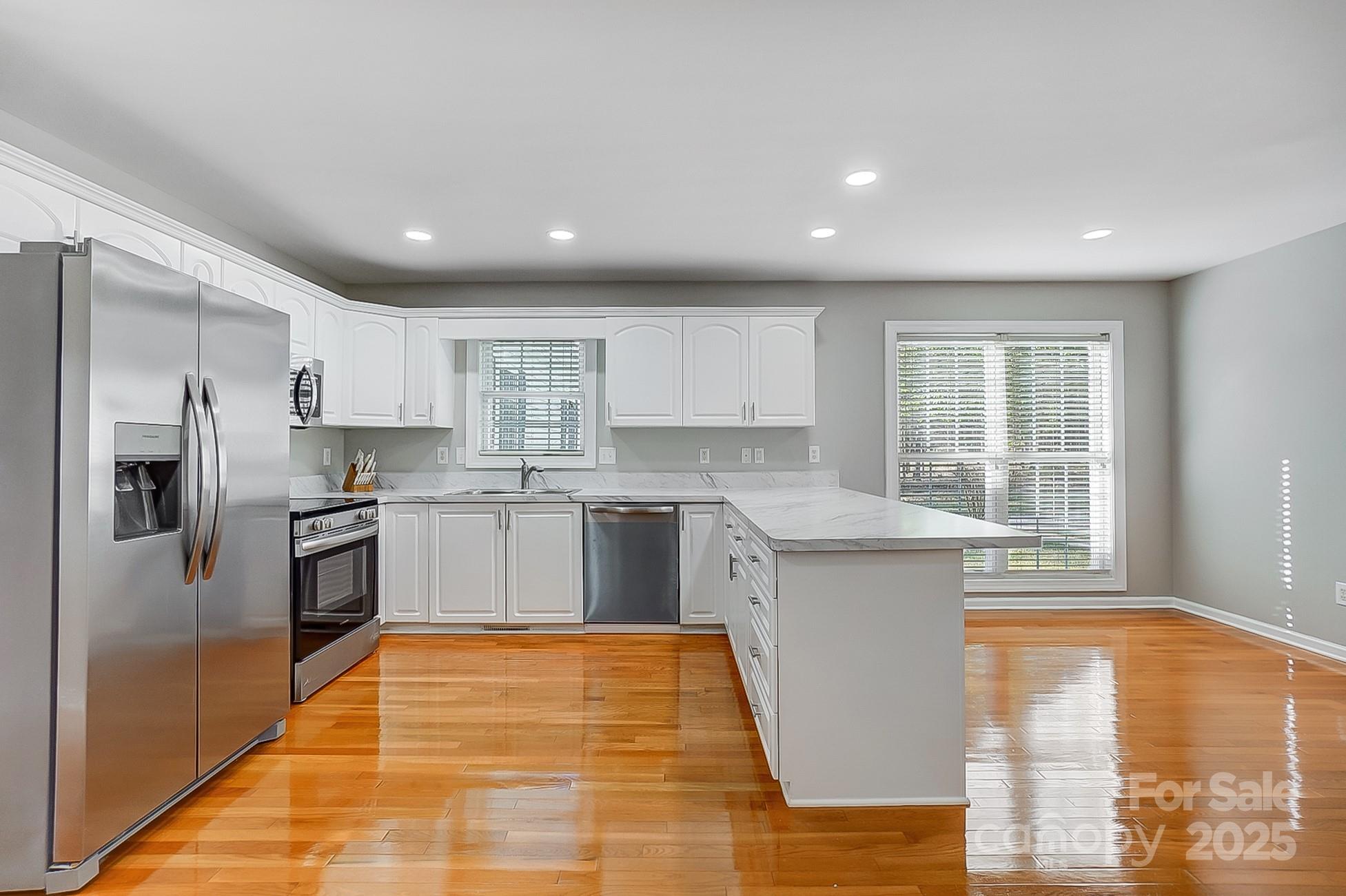 737 Sanside Drive