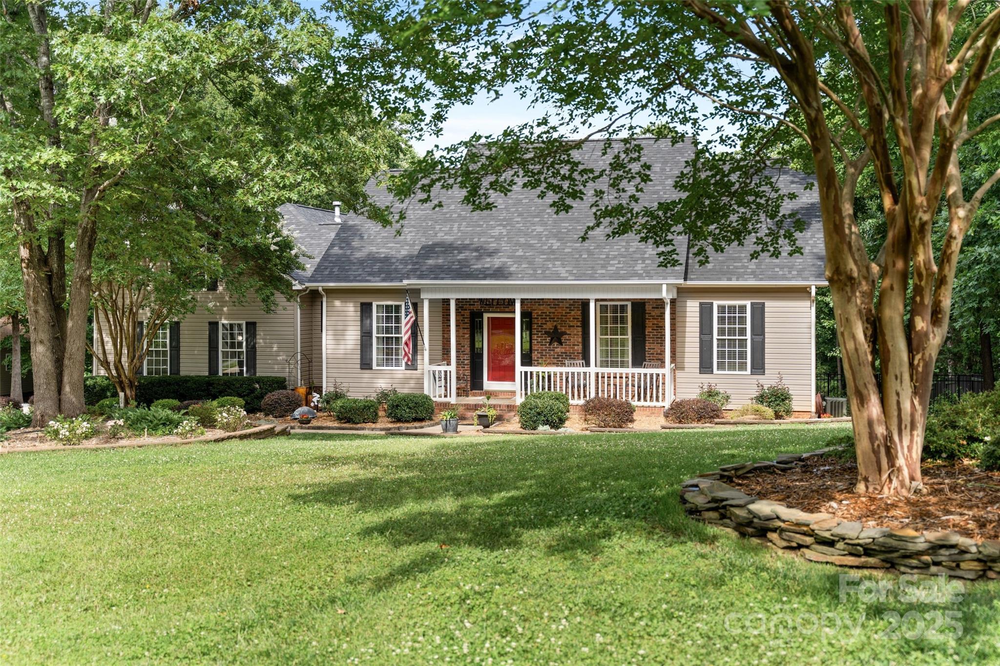 1912 Dawnhurst Lane