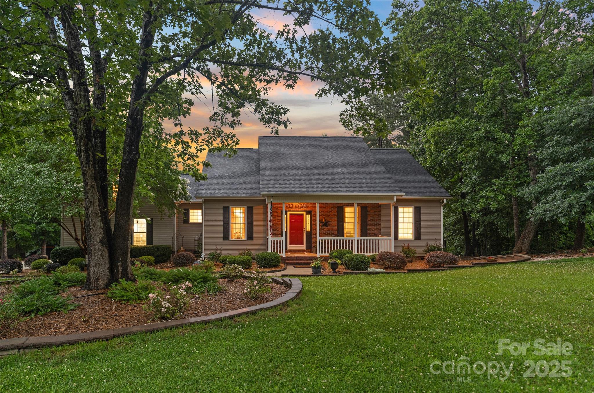 1912 Dawnhurst Lane