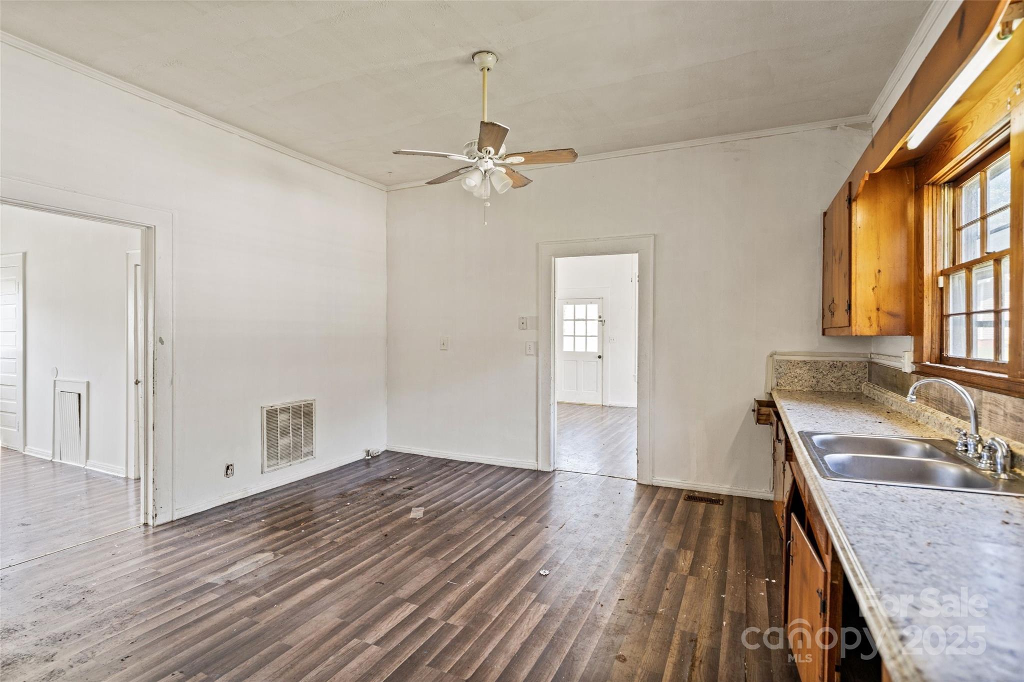 404 Community Street