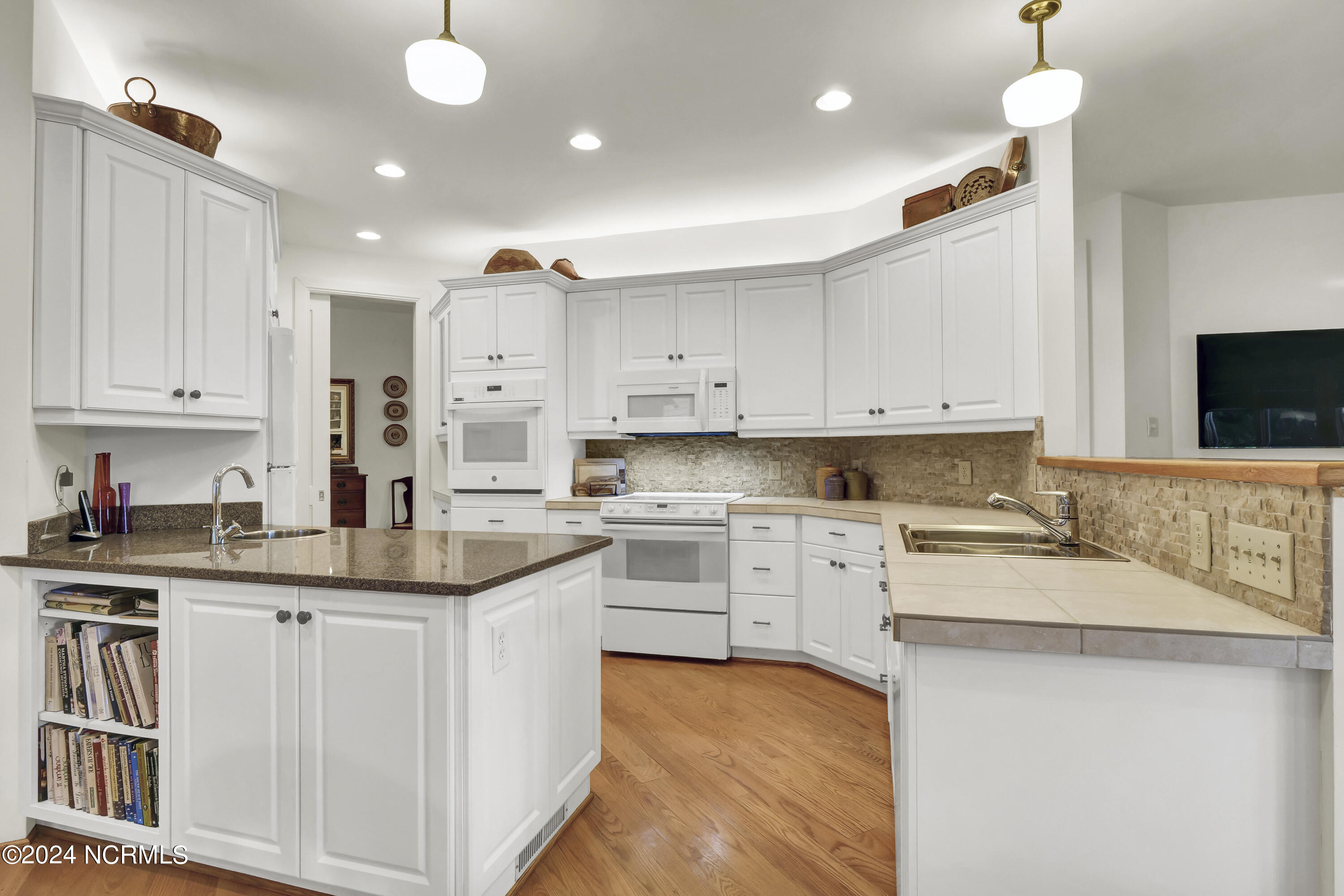 2100 Lee Shore Place