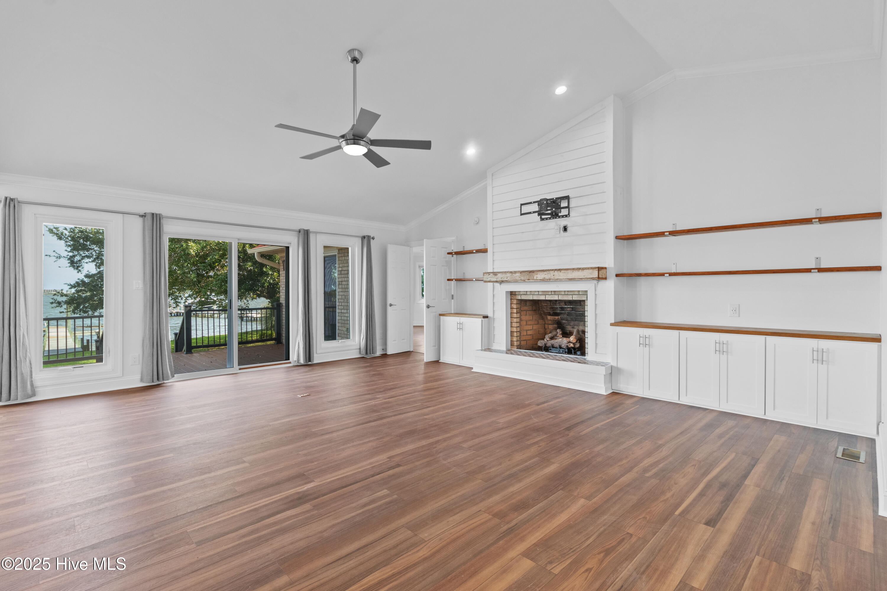 995 Chadwick Shores Drive