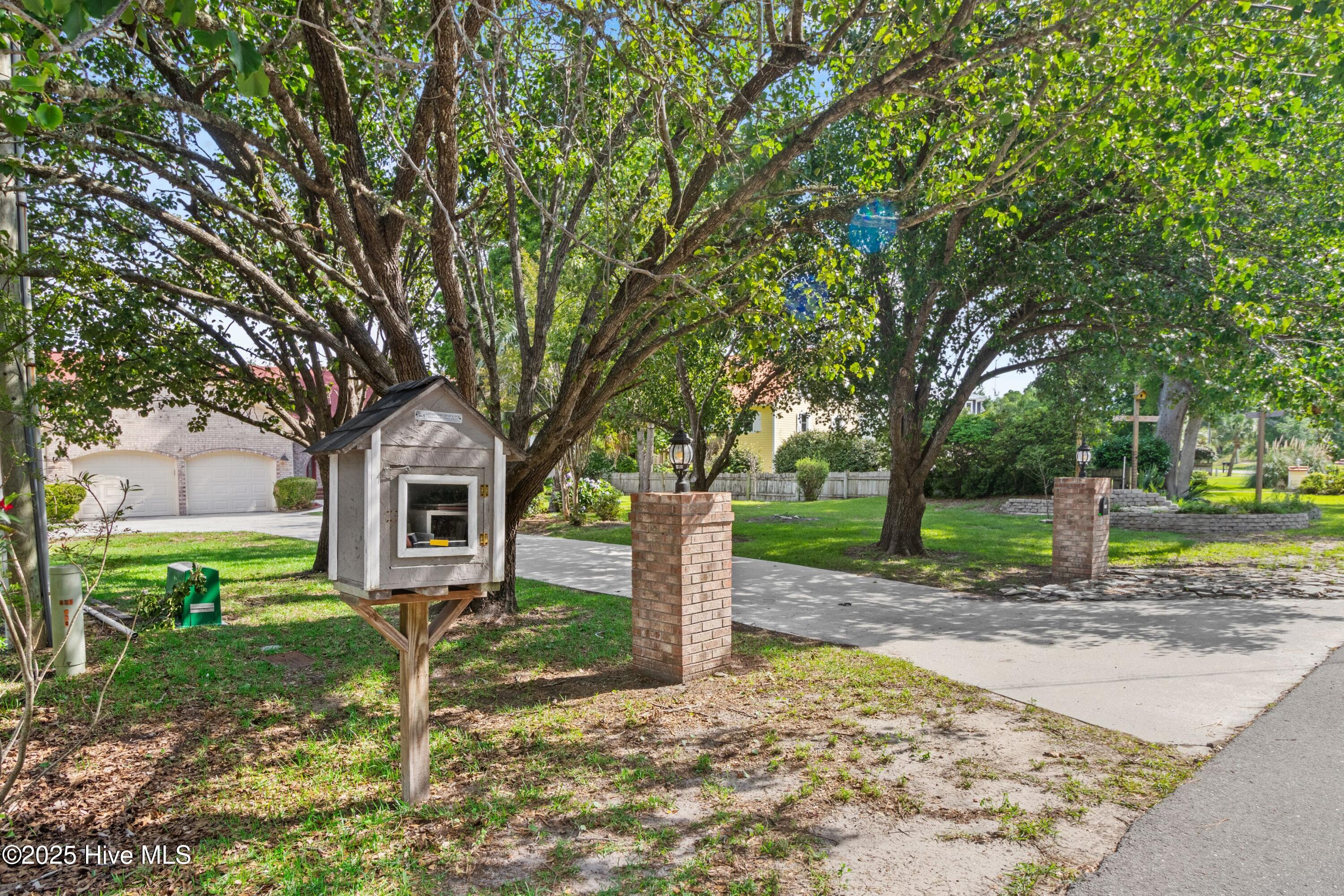 995 Chadwick Shores Drive