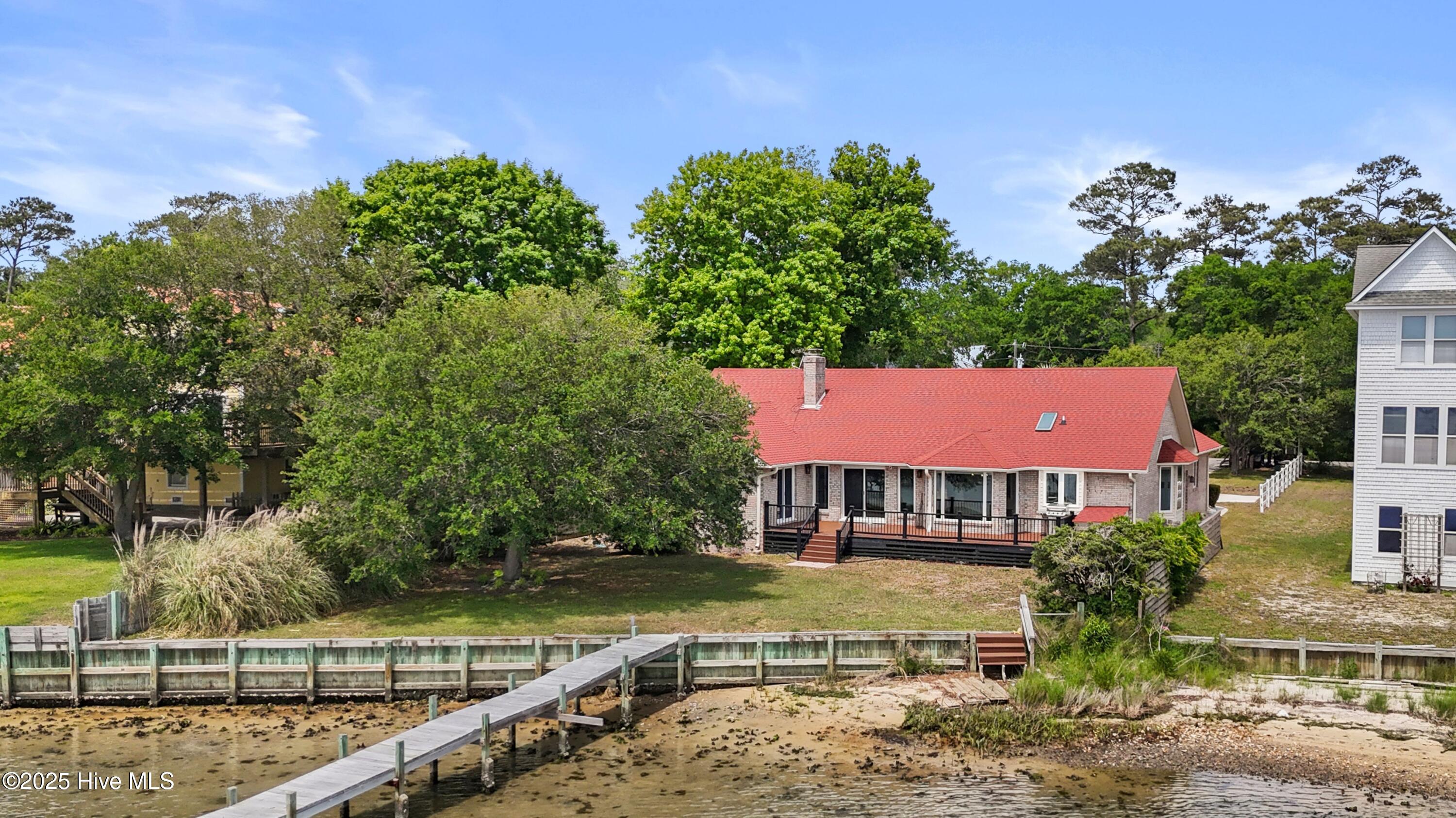 995 Chadwick Shores Drive