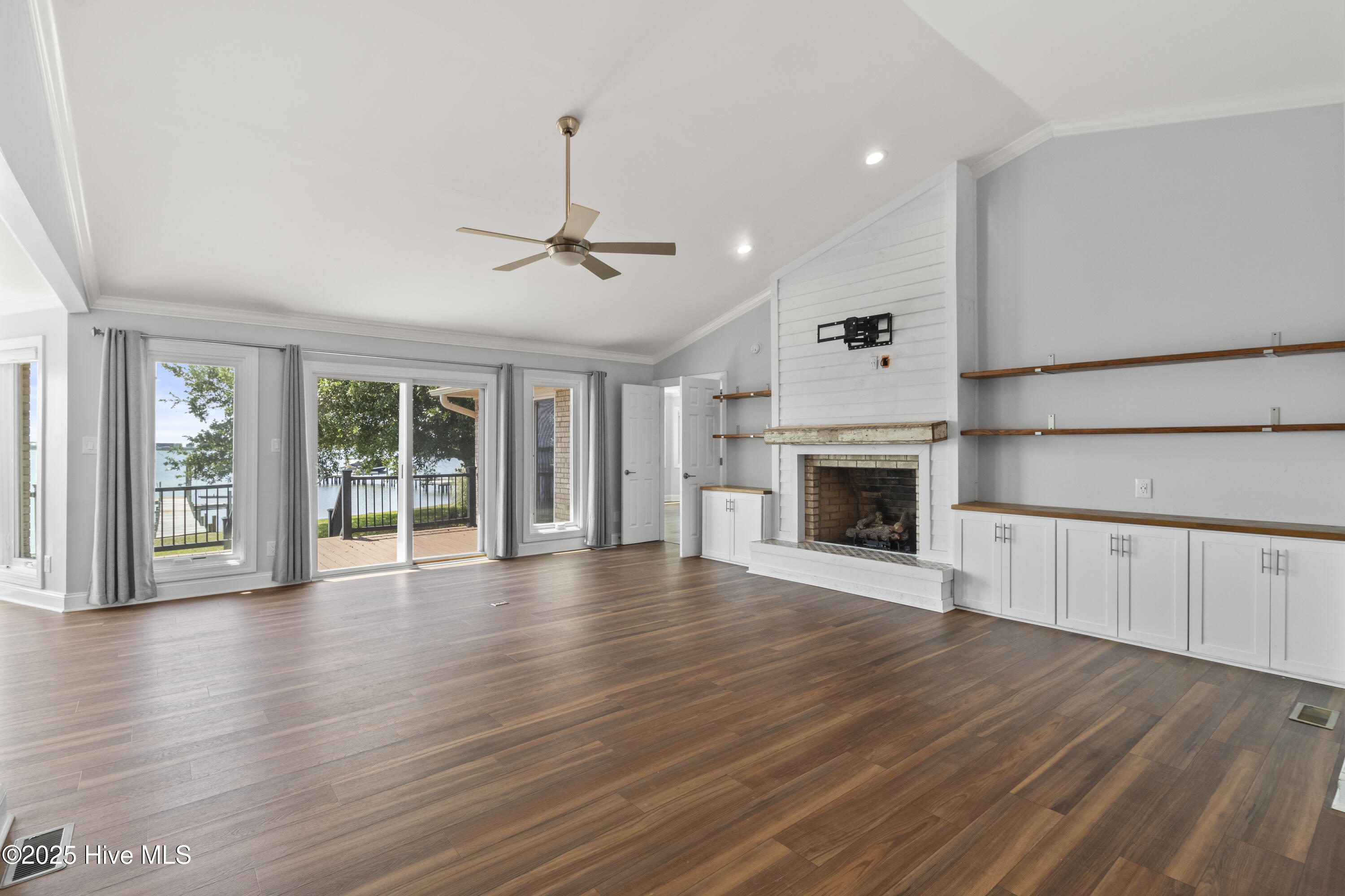 995 Chadwick Shores Drive