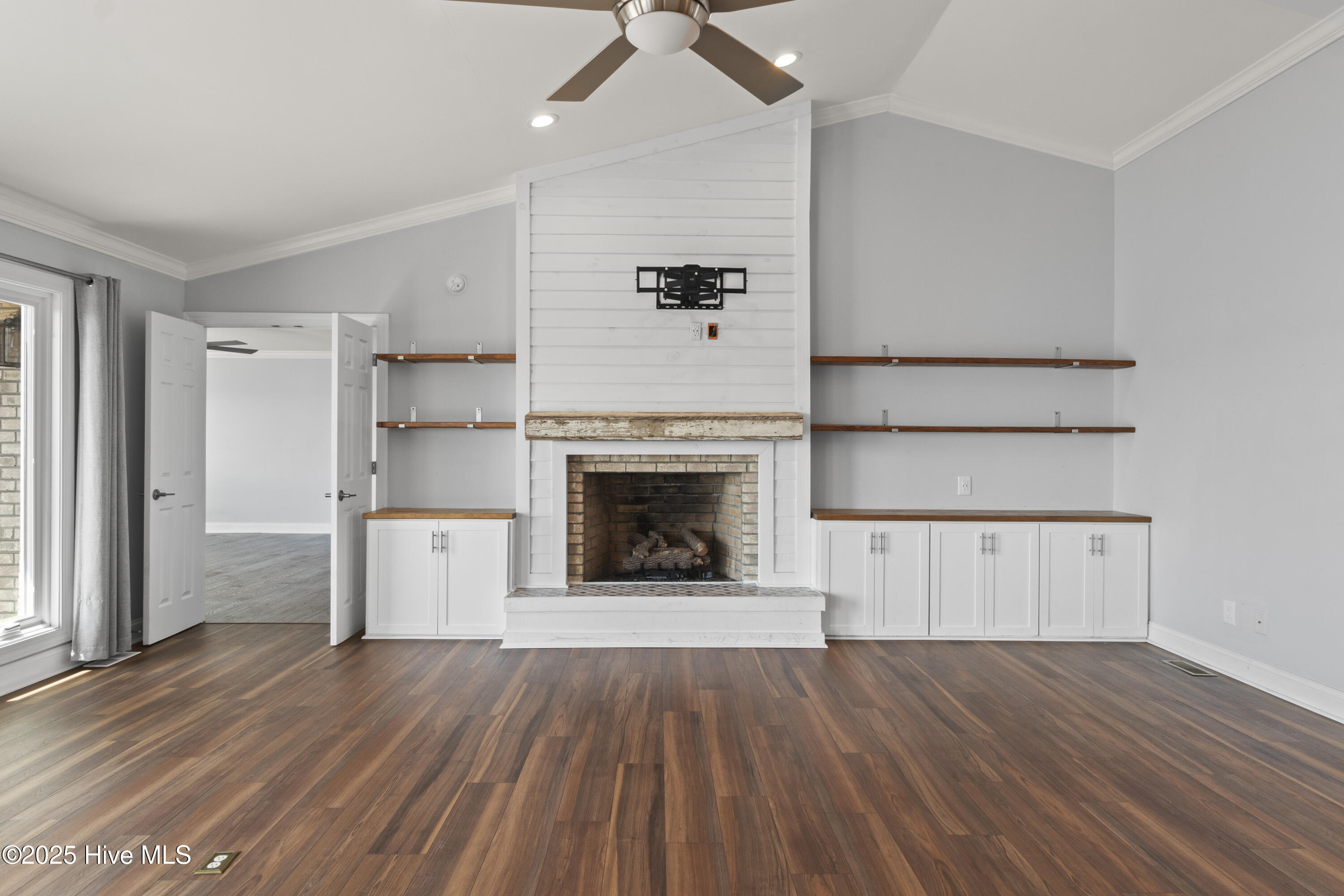 995 Chadwick Shores Drive