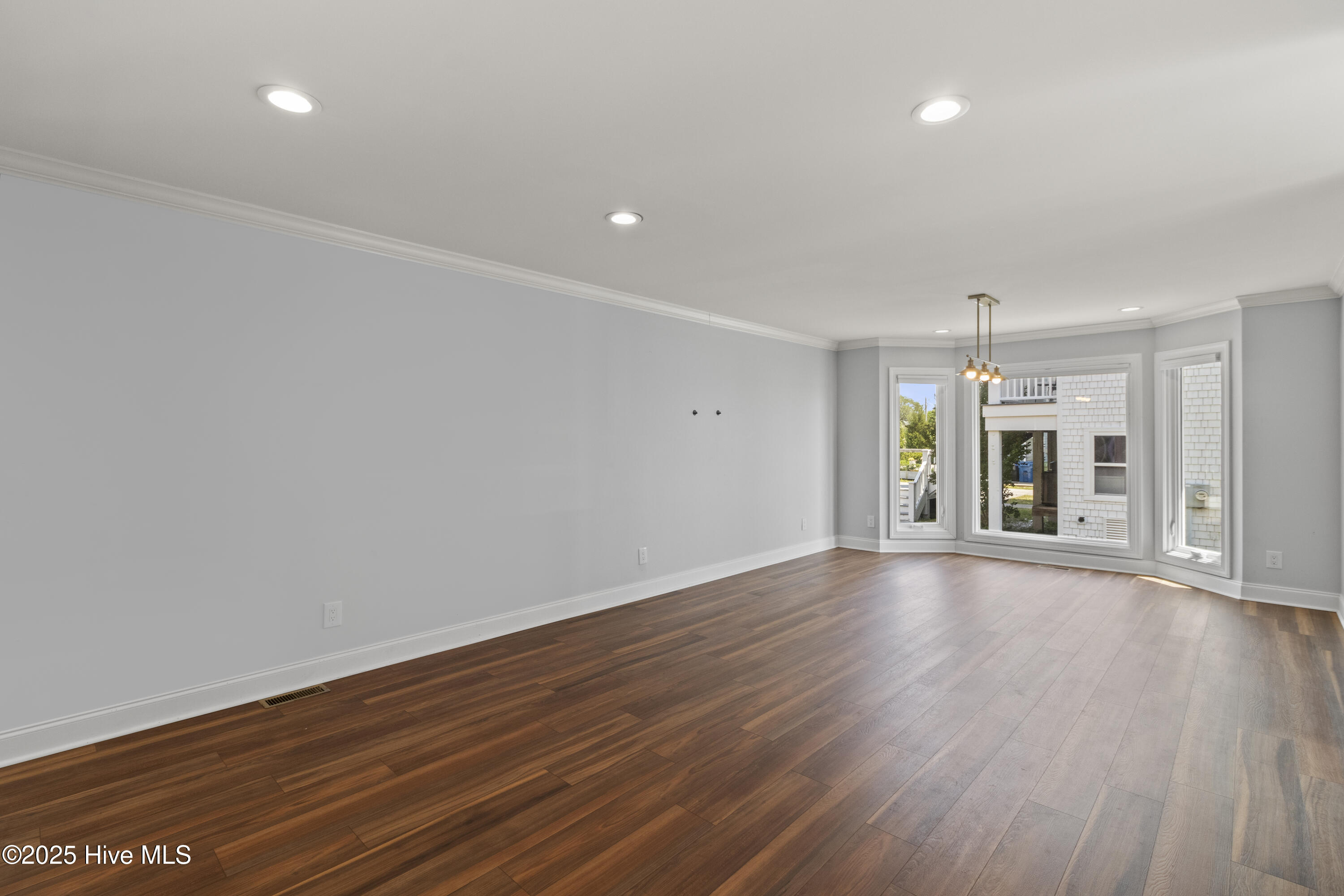 995 Chadwick Shores Drive