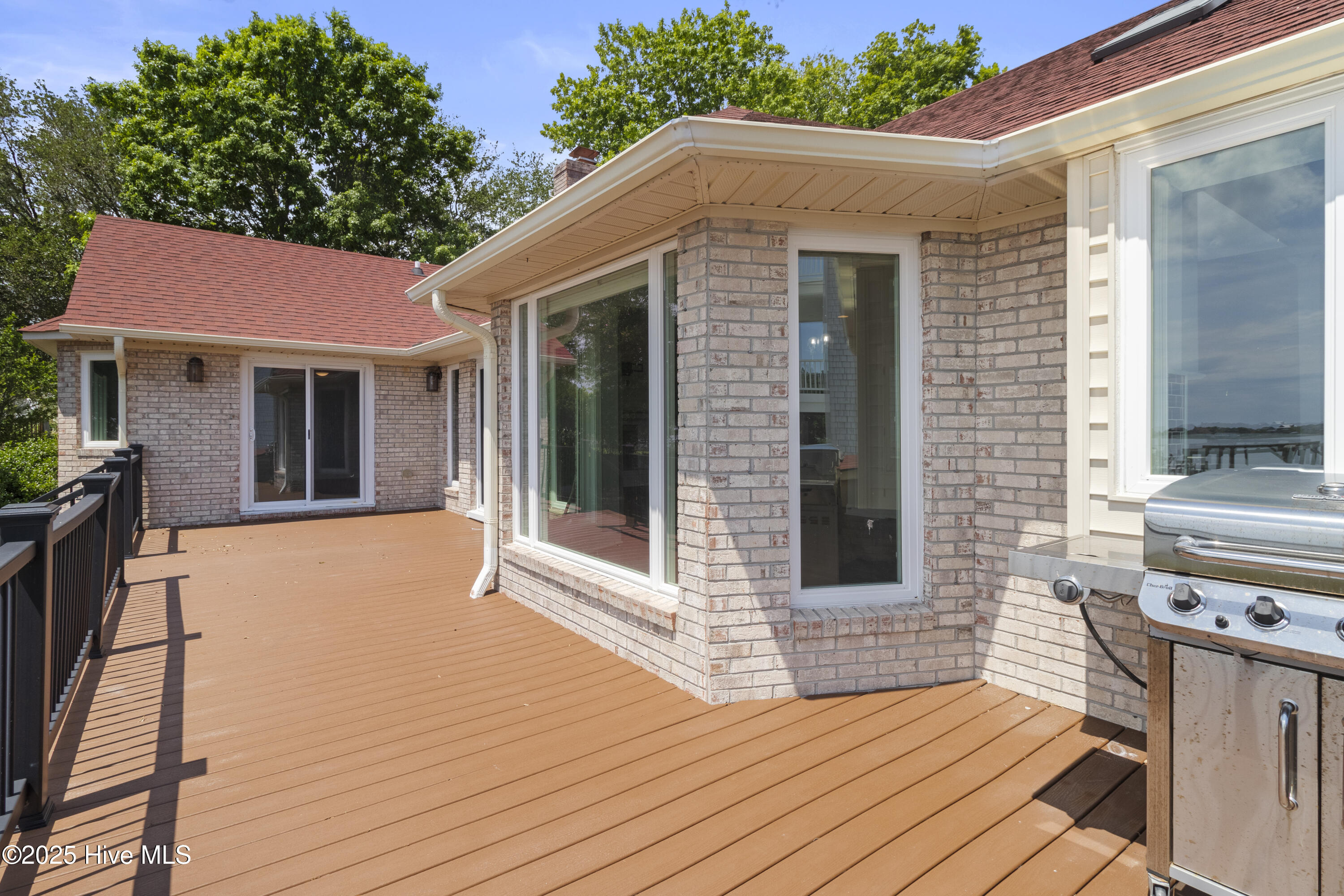 995 Chadwick Shores Drive