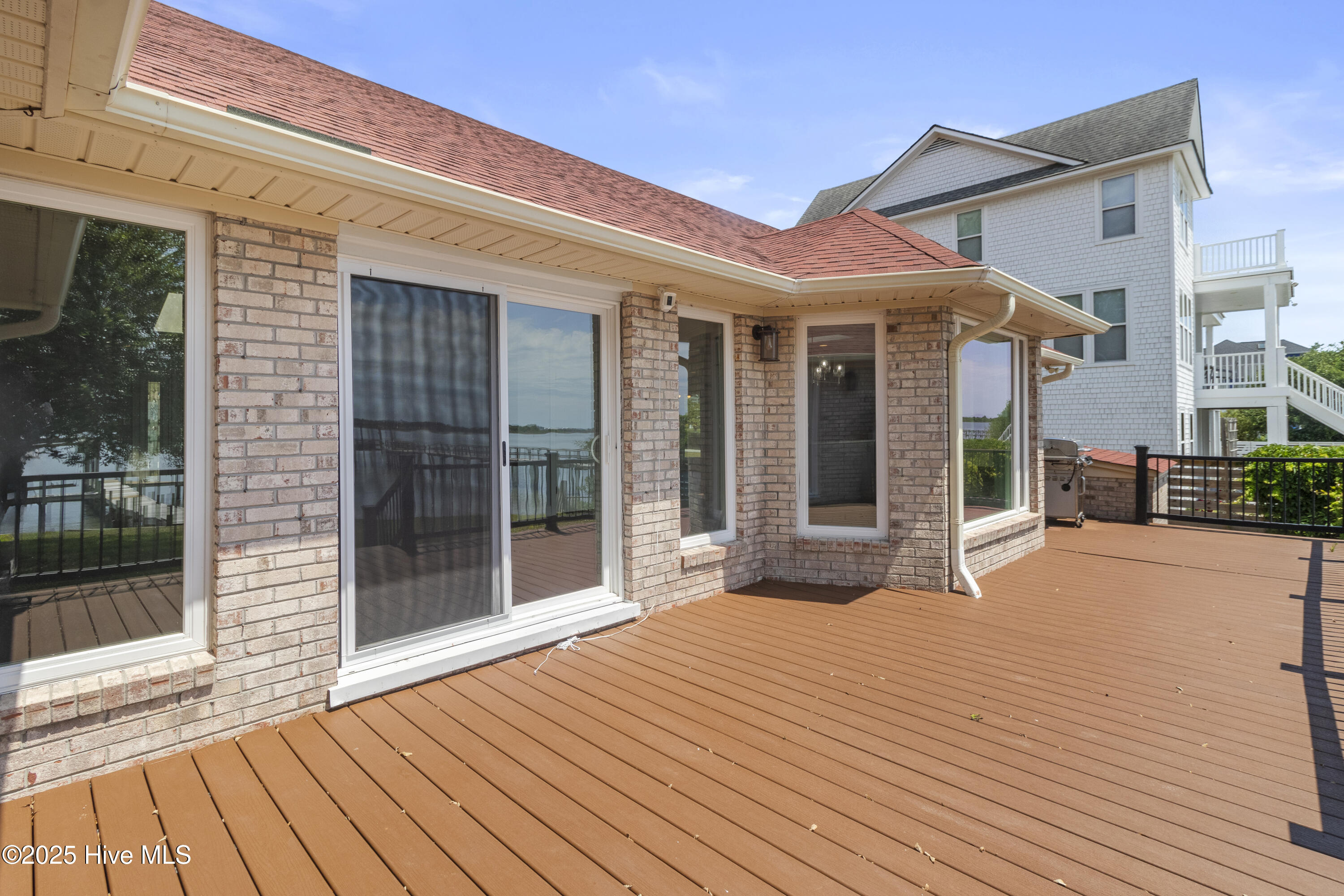 995 Chadwick Shores Drive