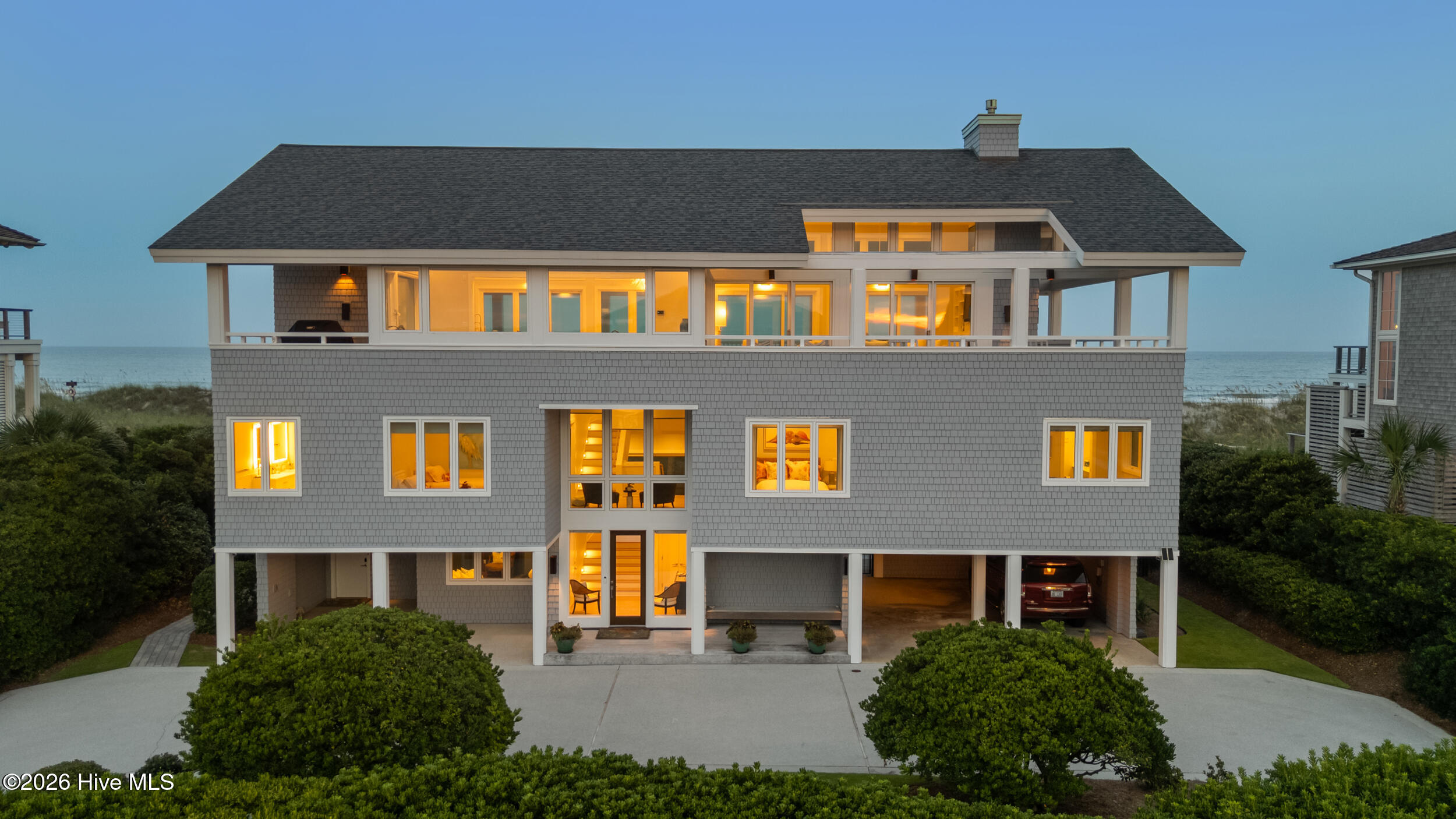 8 Beach Road S