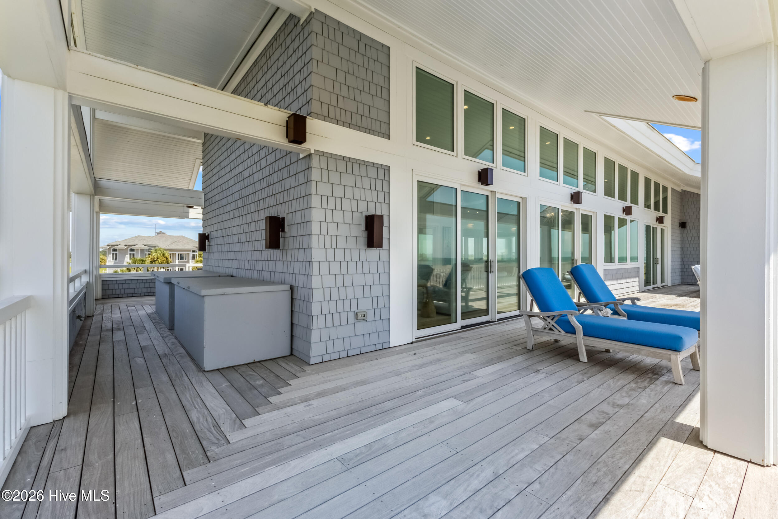 8 Beach Road S