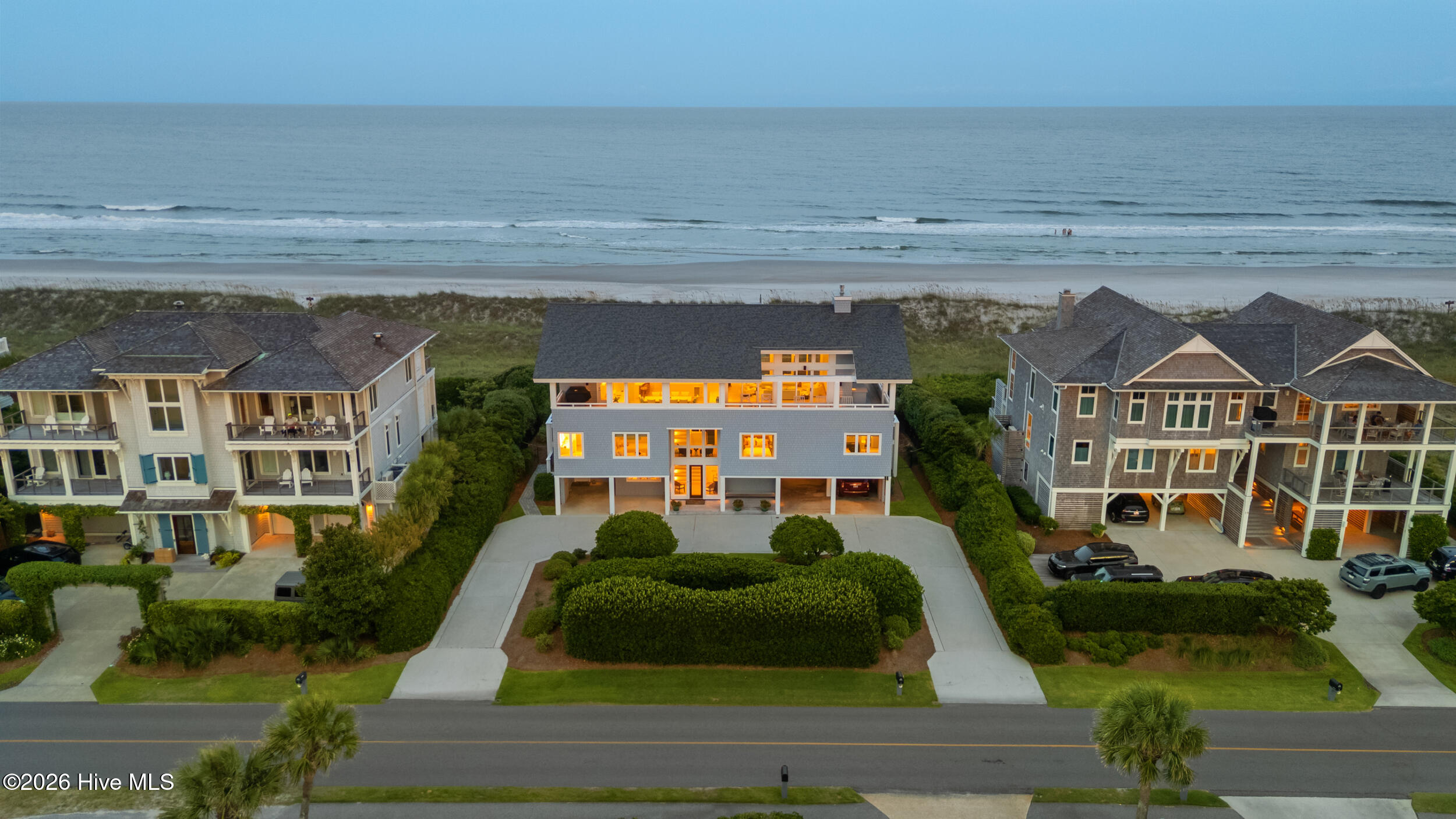 8 Beach Road S