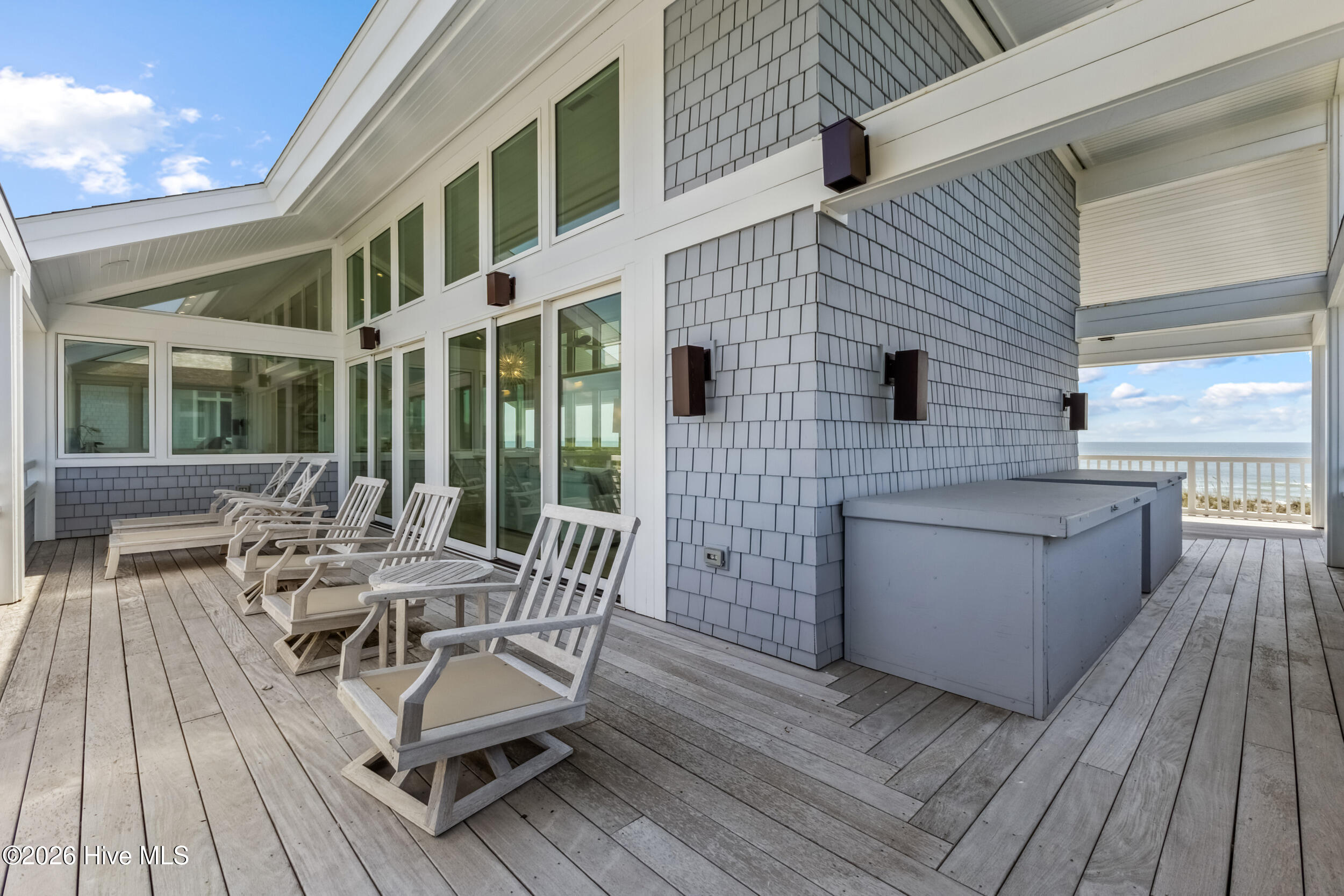 8 Beach Road S