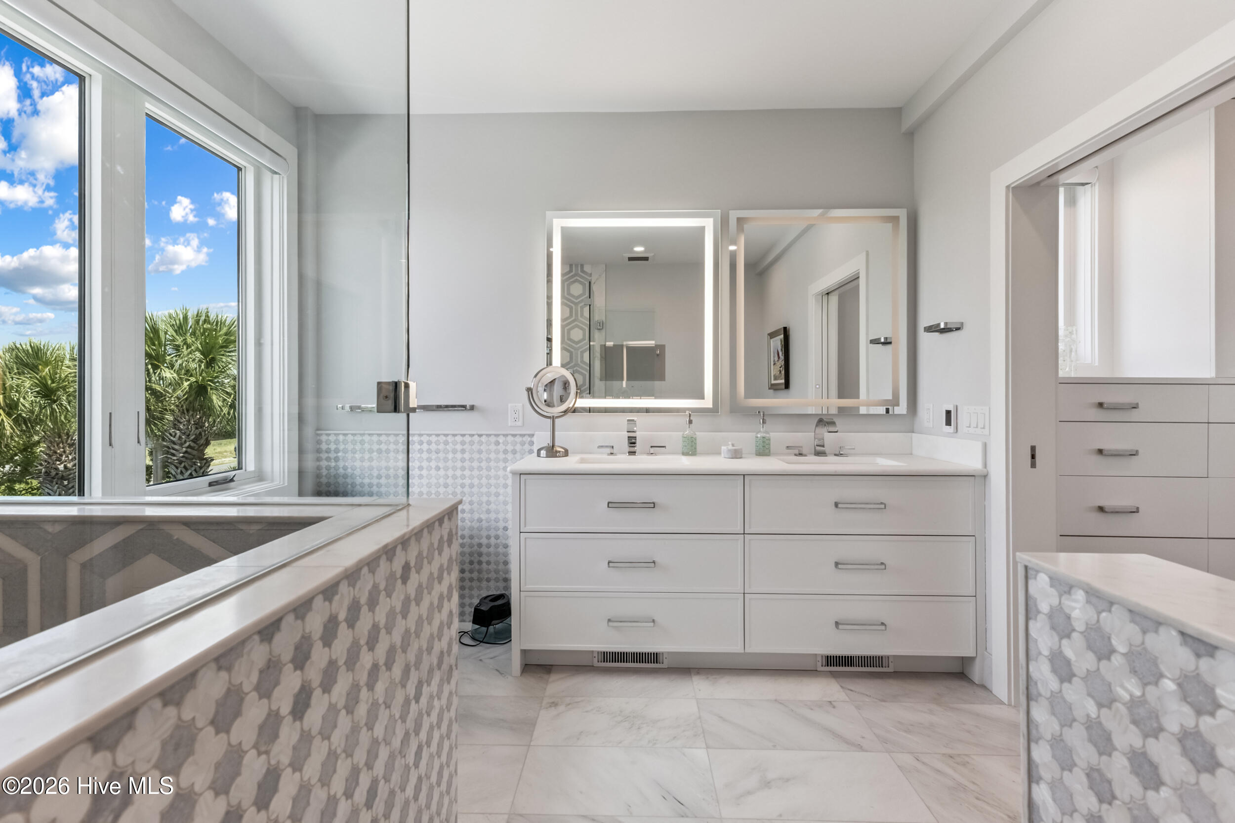 8 Beach Road S