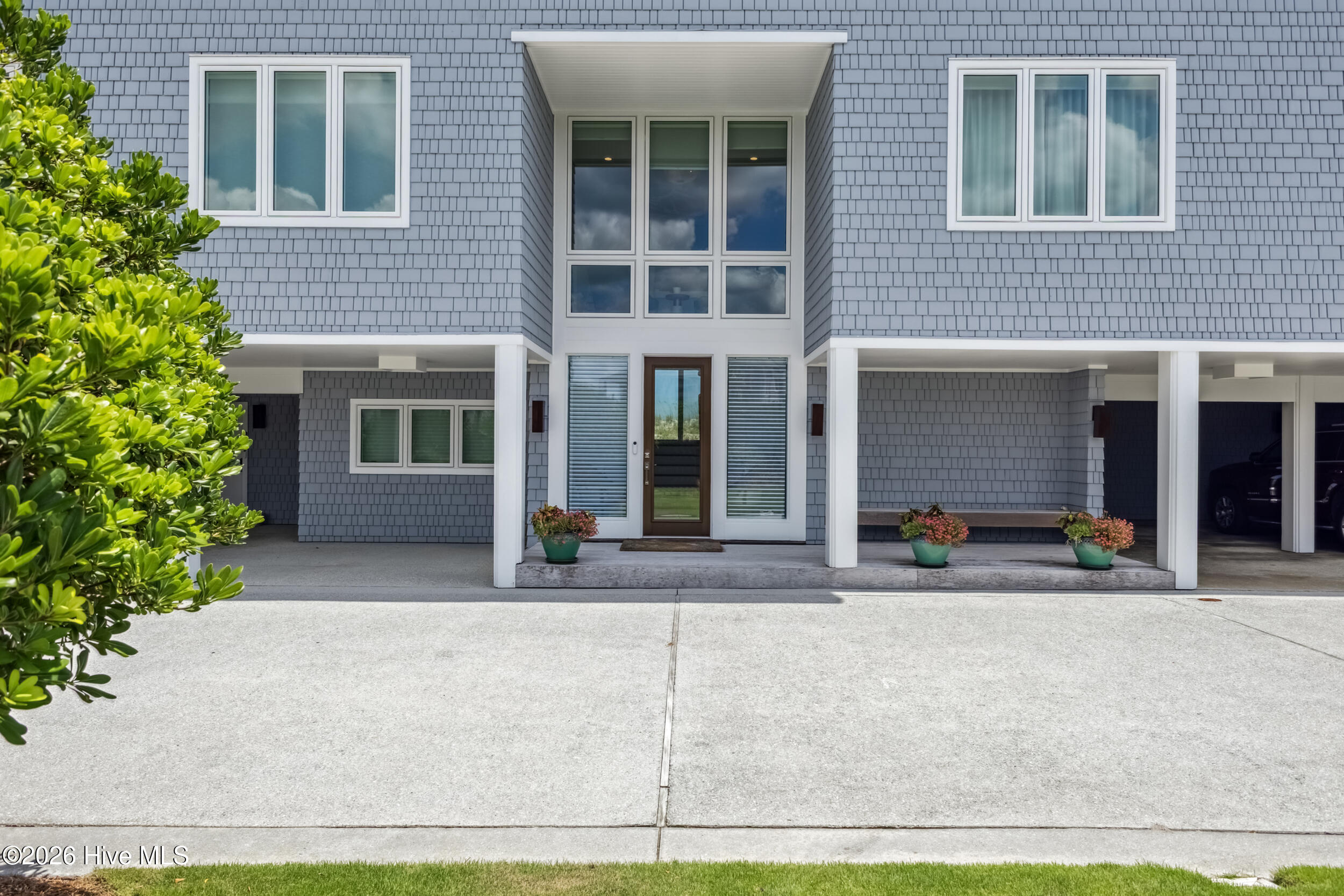 8 Beach Road S
