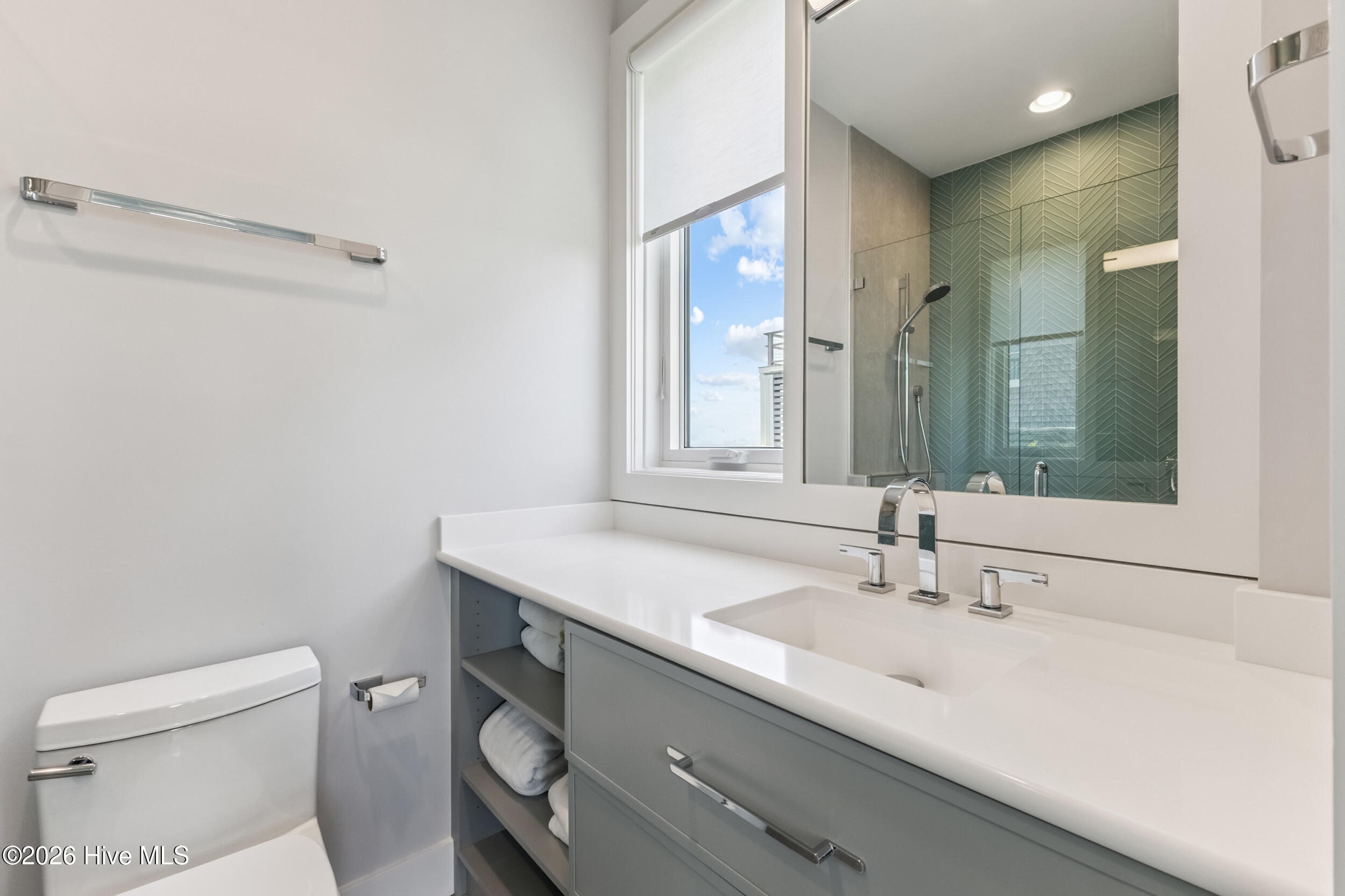 8 Beach Road S